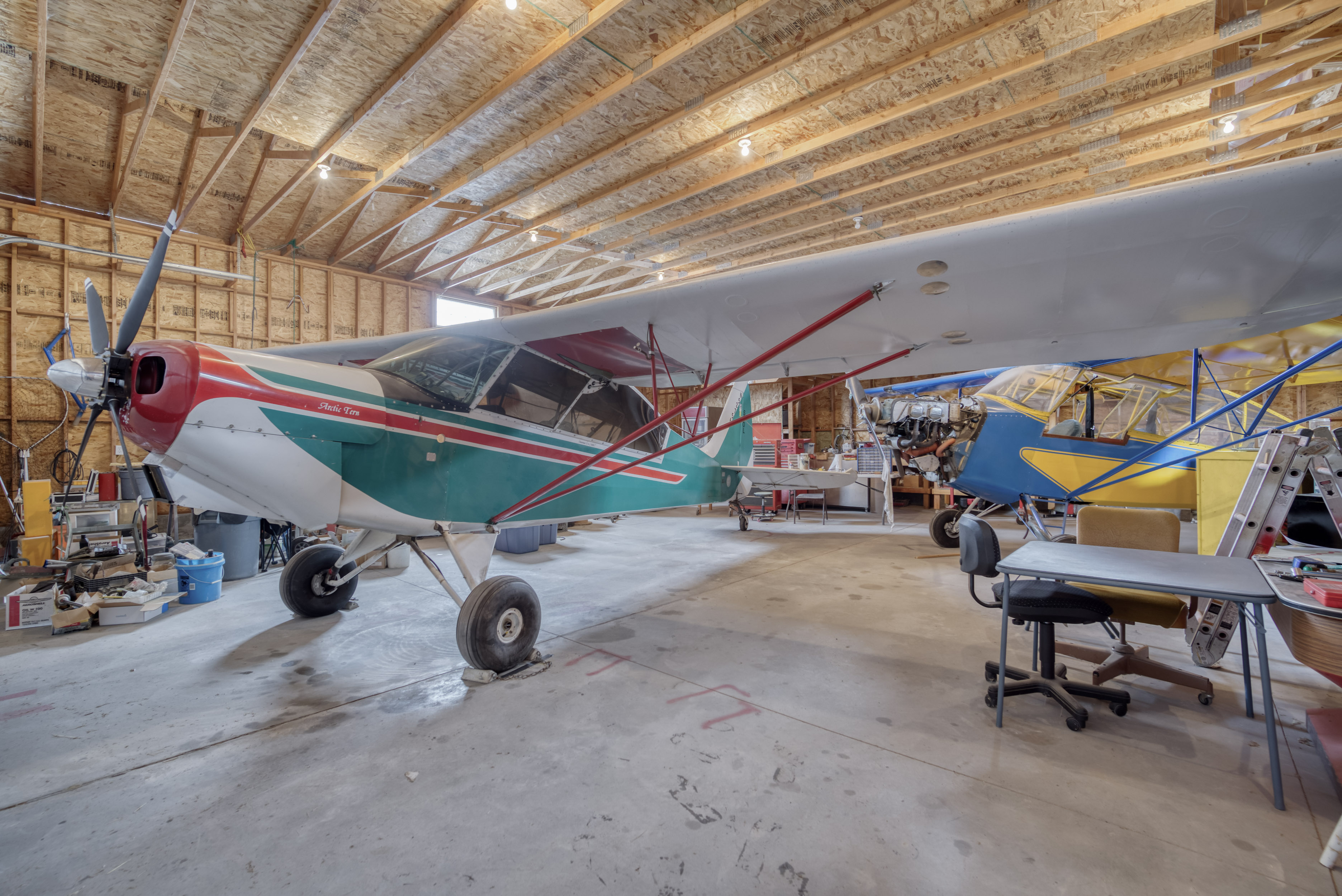 Hangar & Plane - Blackfoot Idaho