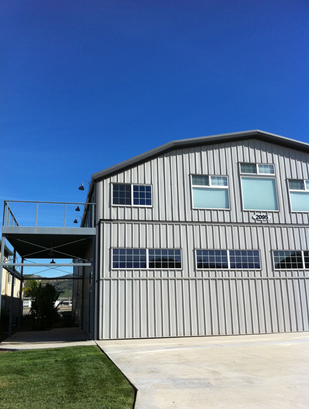 Residential Airpark Hangar FOR SALE at Gillespie Field KSEE