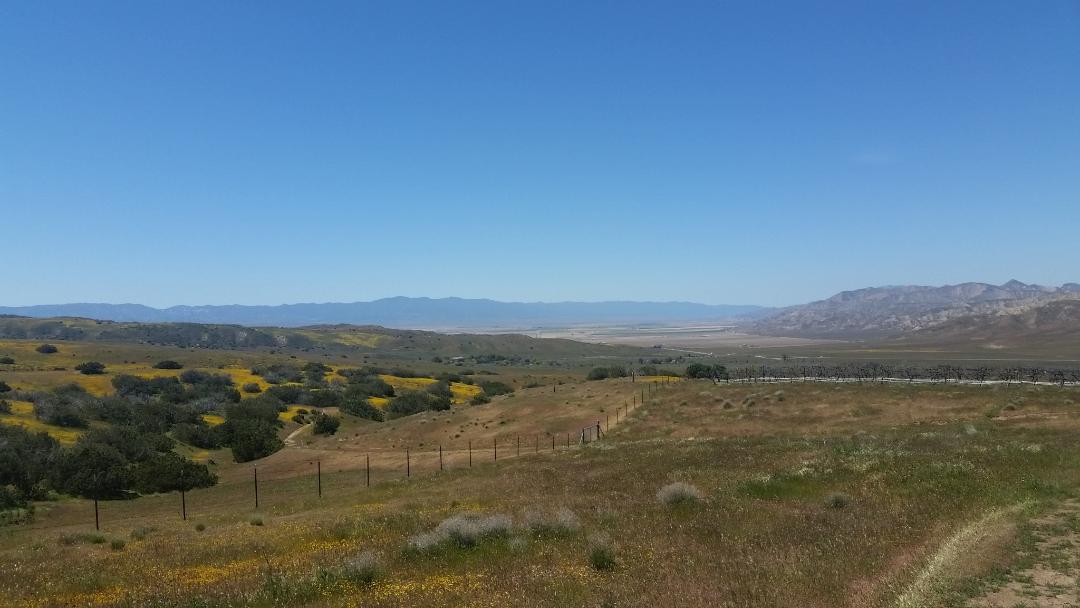 Hangar or tie down/Private Airstrip near Bakersfield, CA