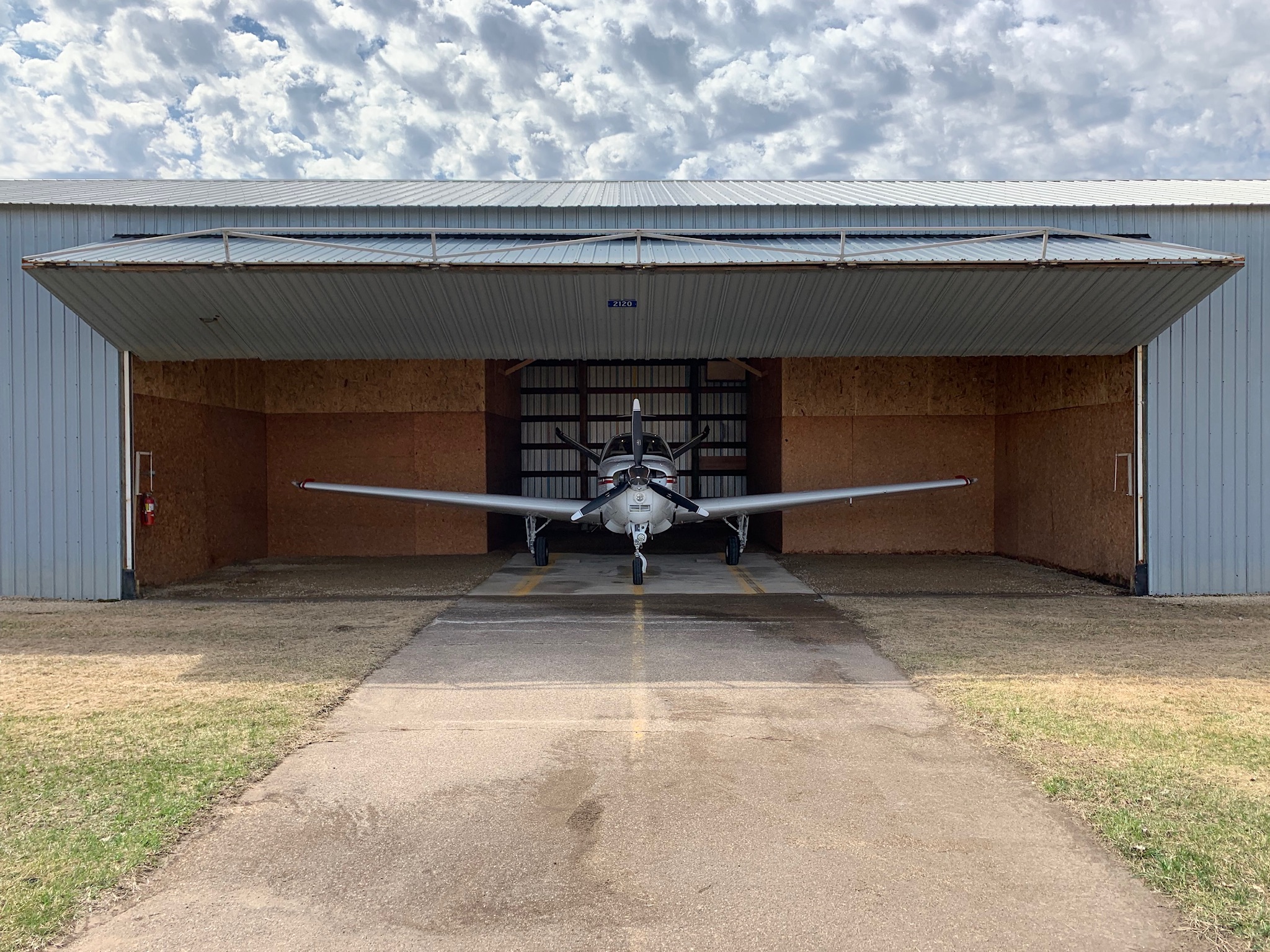 T-Hangar Rental Anoka County-Blaine