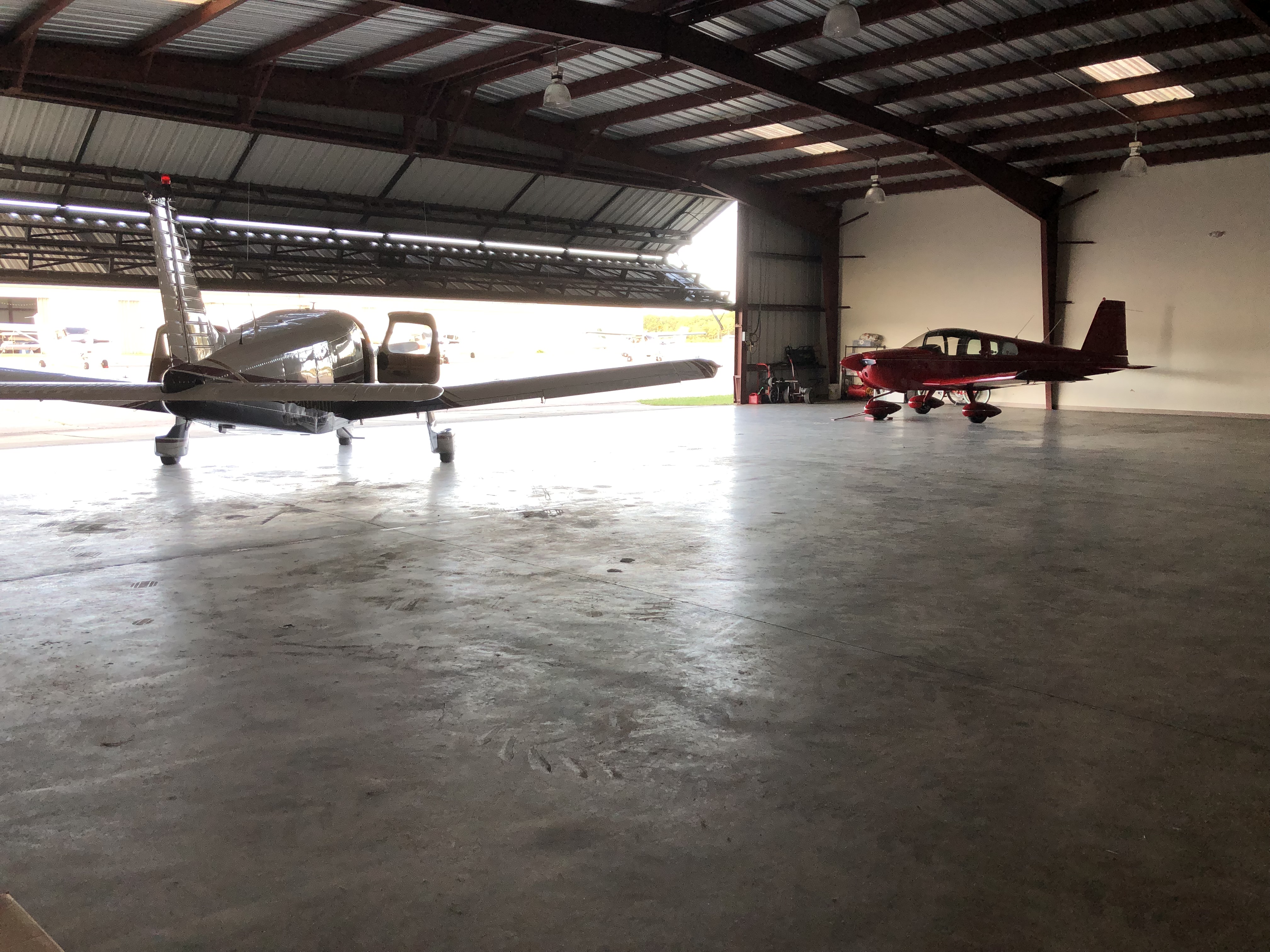FOR SALE - Large Corporate Hangar
