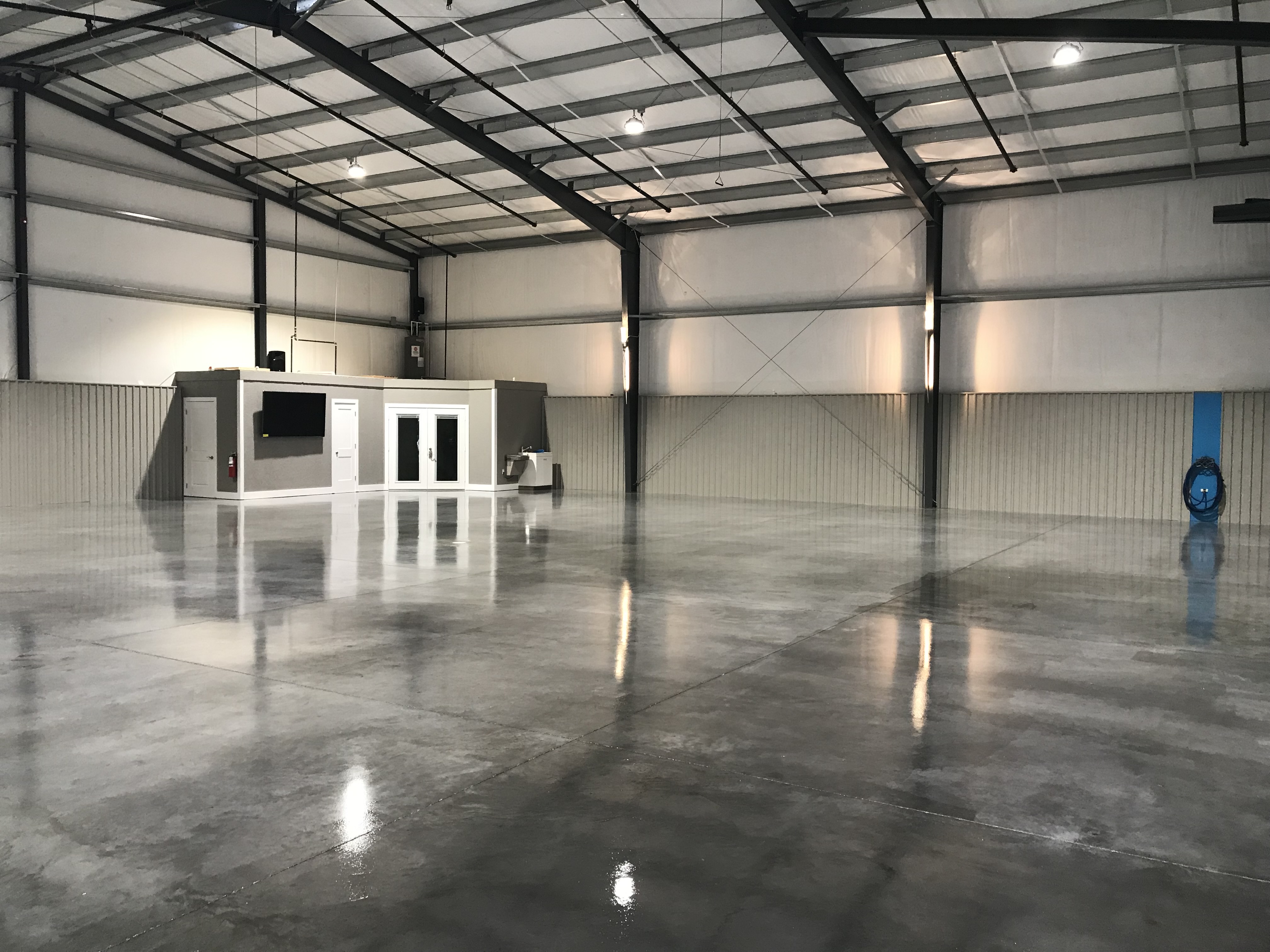 NEW 70x70 Hangar