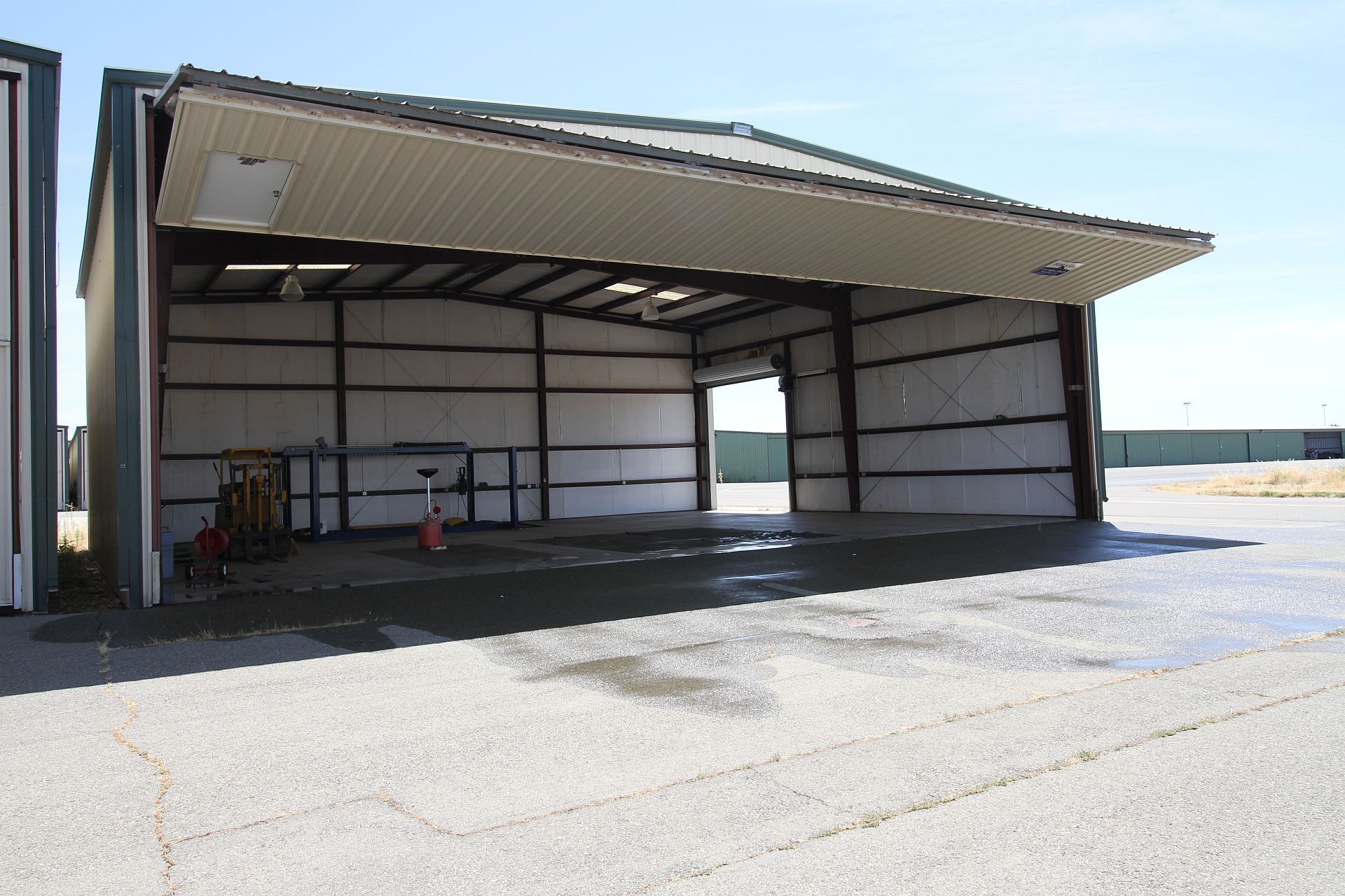 Hangar - LHM - Sold!