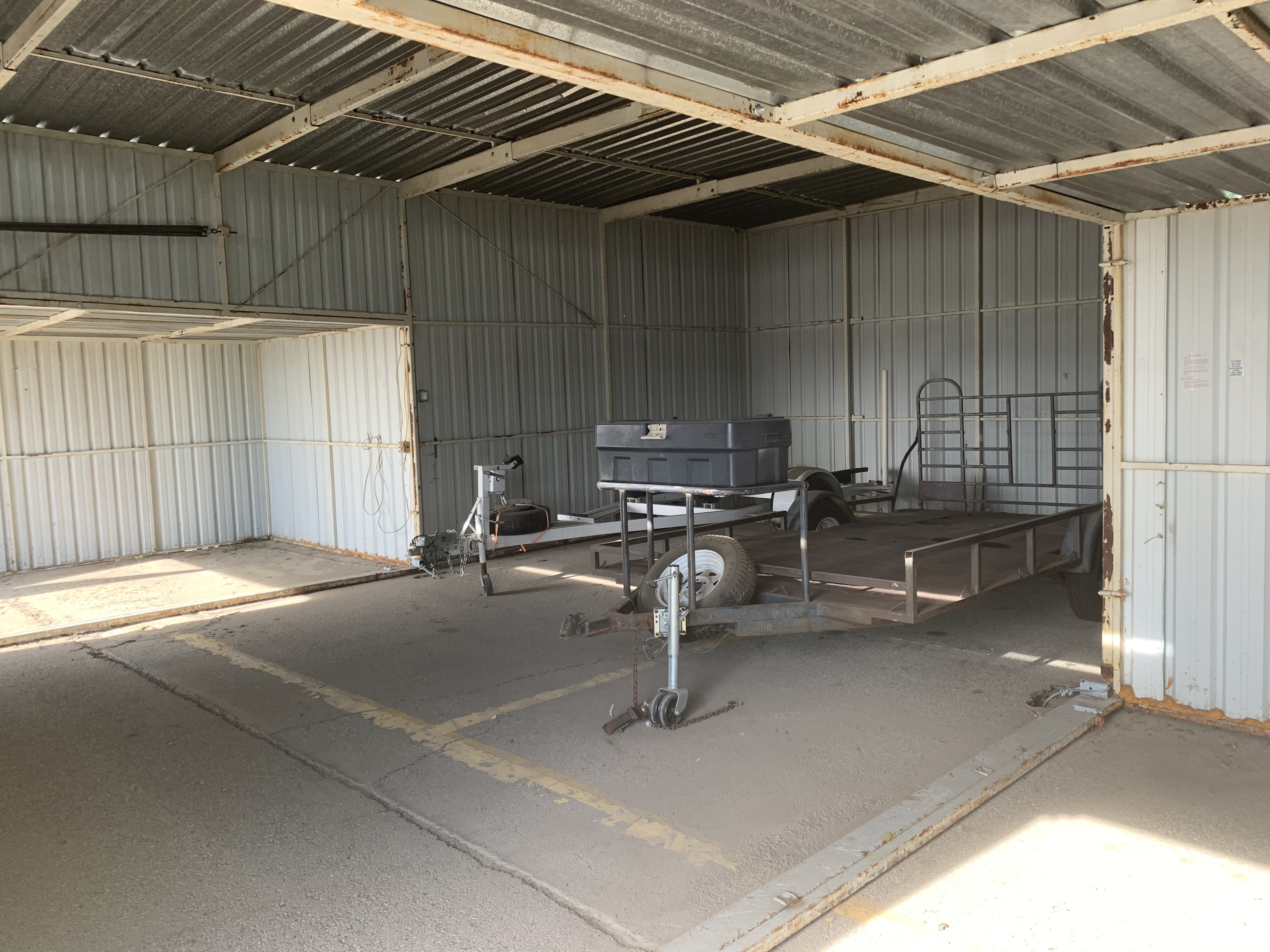 Adjacent PortaPort Exec I T Hangers