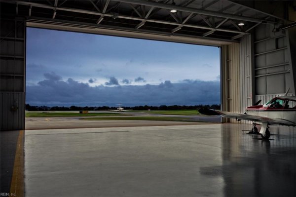 PRICE REDUCED! Beautiful Newport News Hangar for rent!