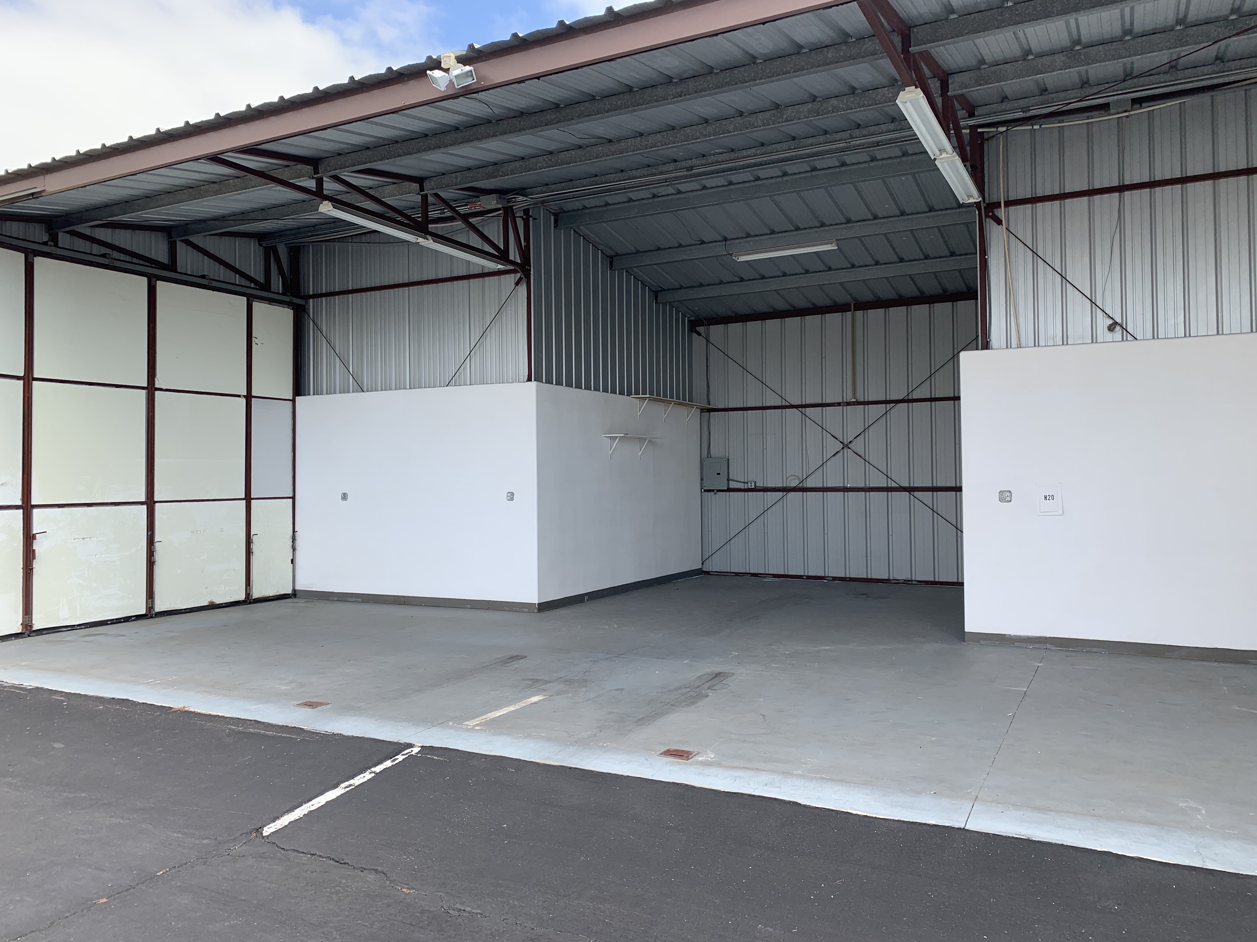 40 x 30 T Hangar - 20 year lease