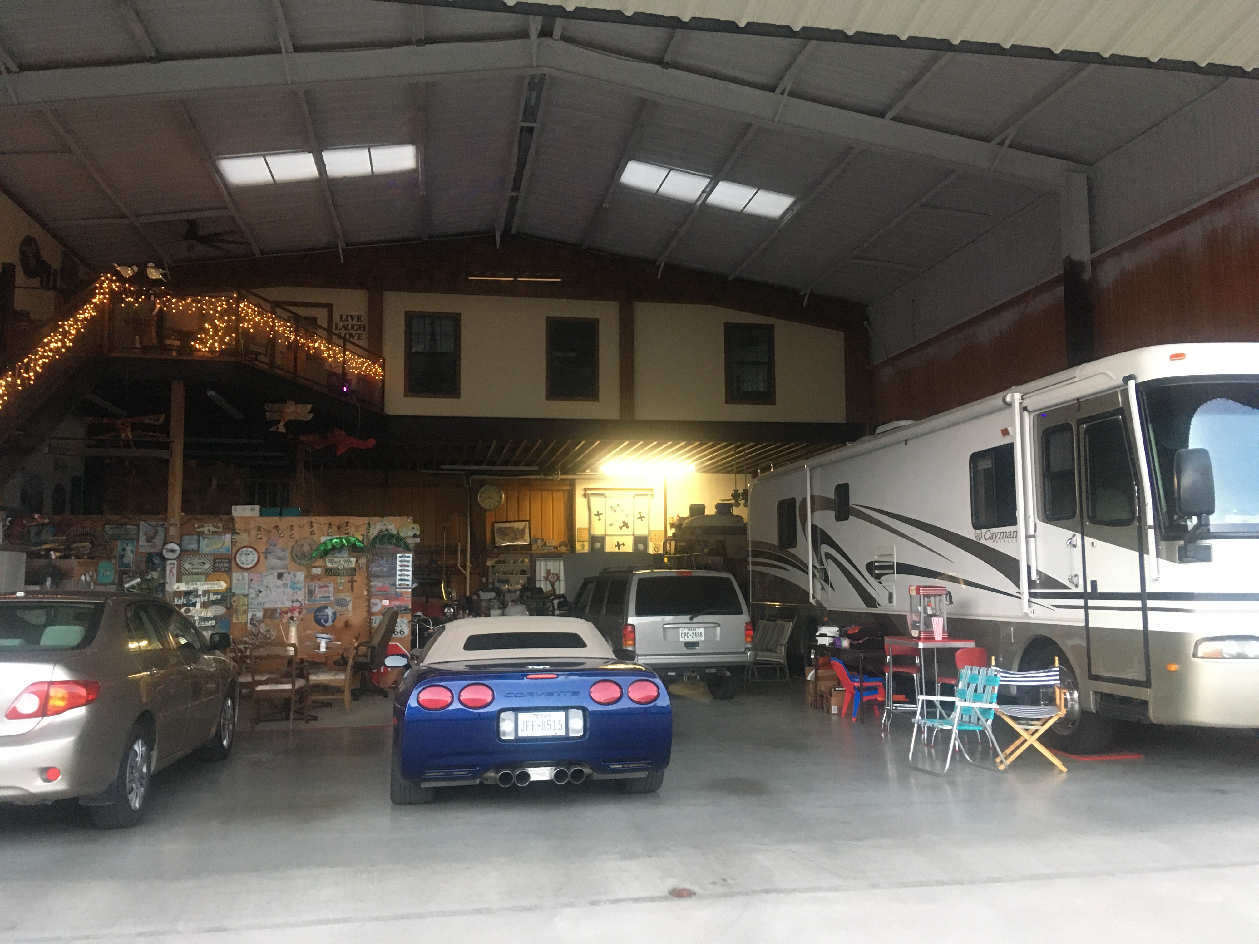 Aircraft hangar/home