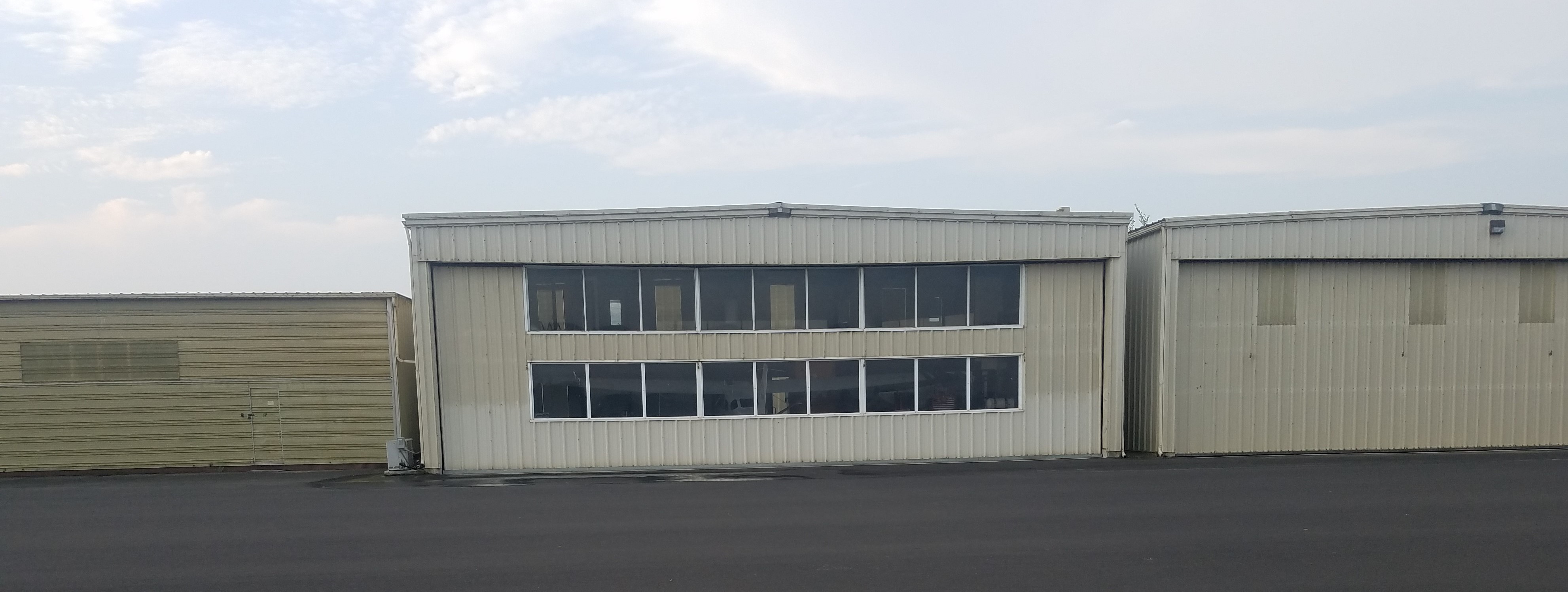 Oxnard Hangar (Man Cave) with Great View