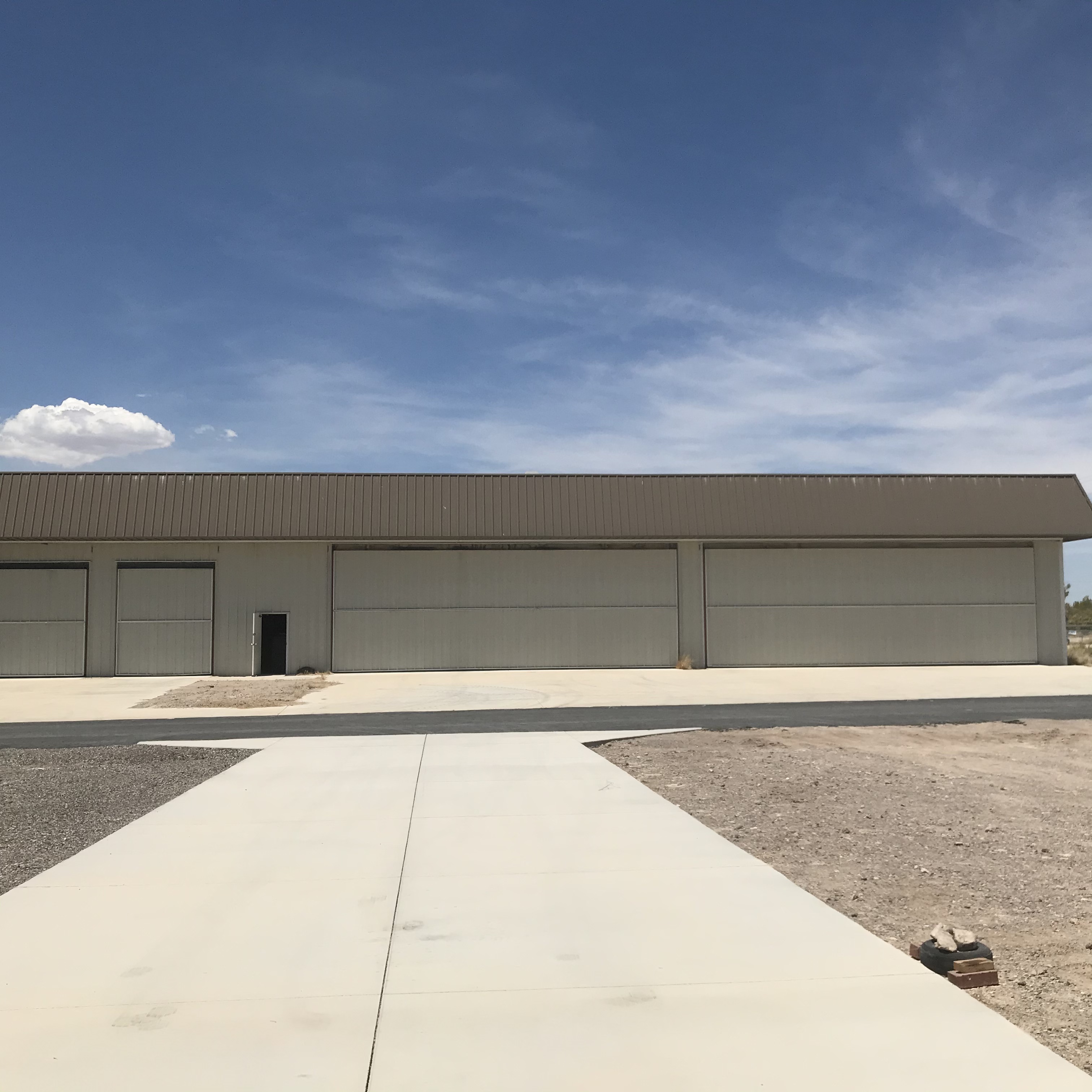 Hangar in s
