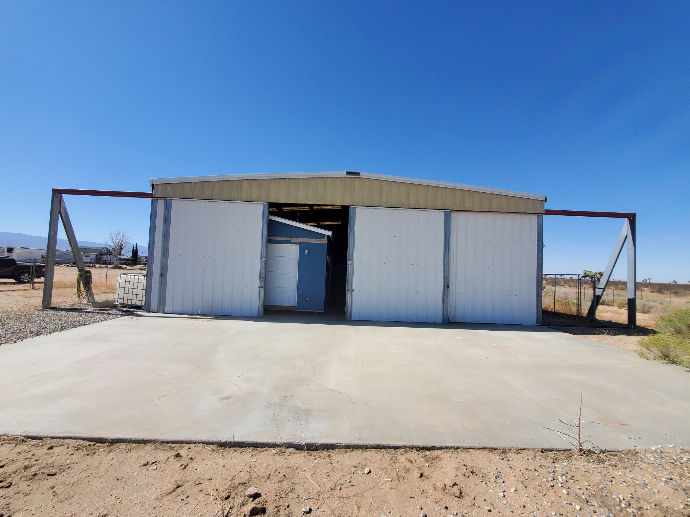 Hangar_Front1.jpg