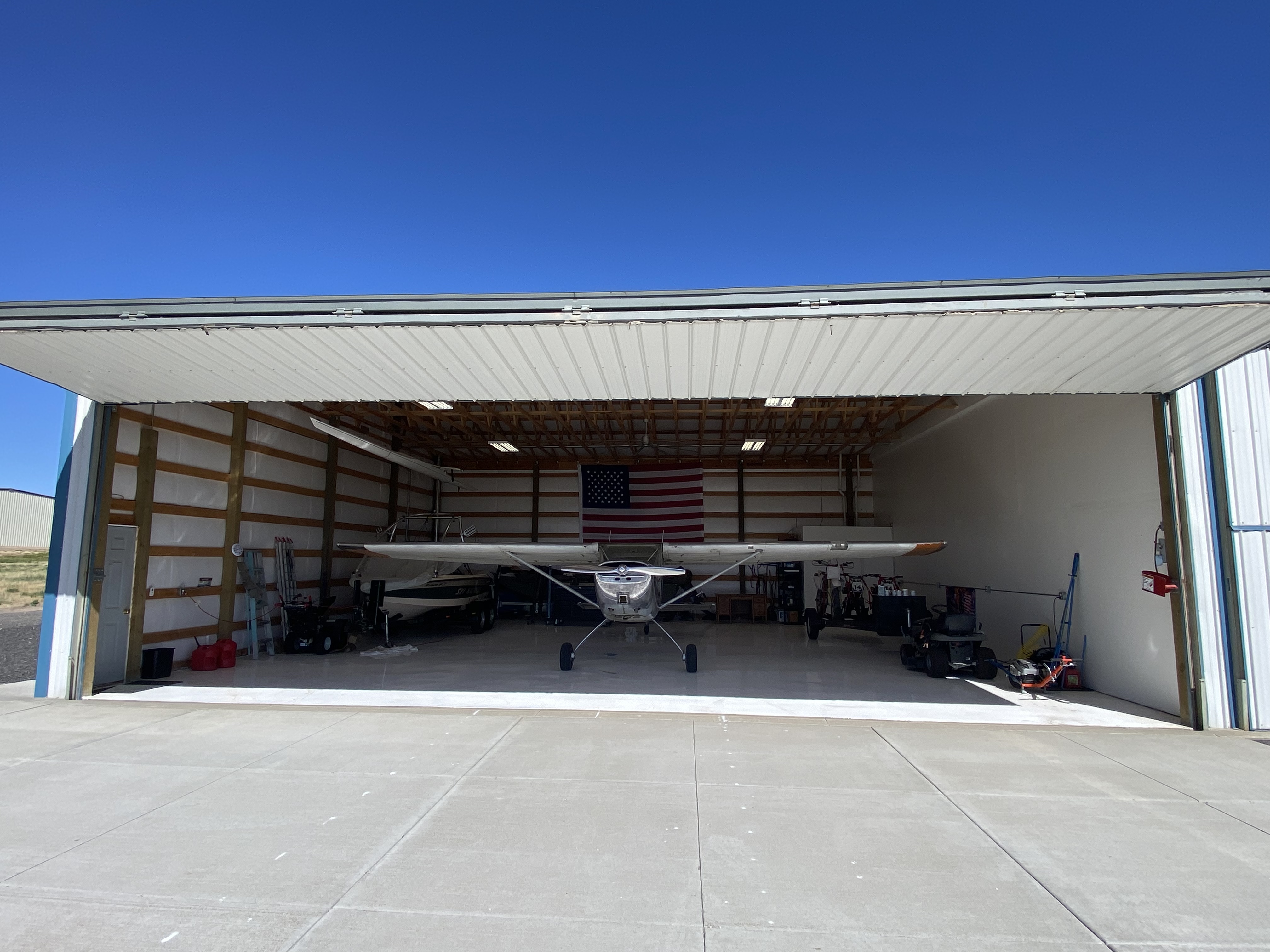 Hangar in i
