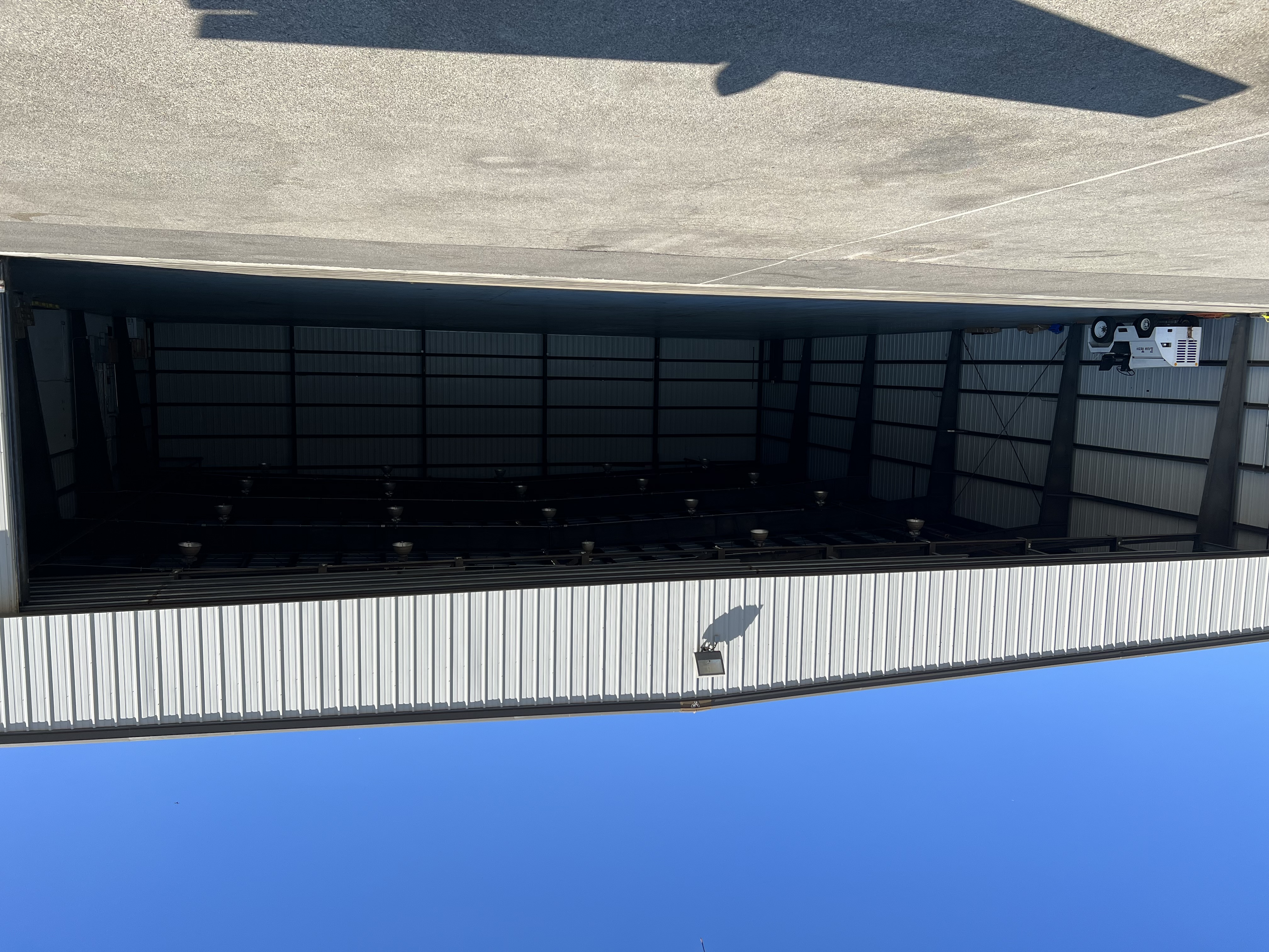 hangar.jpg