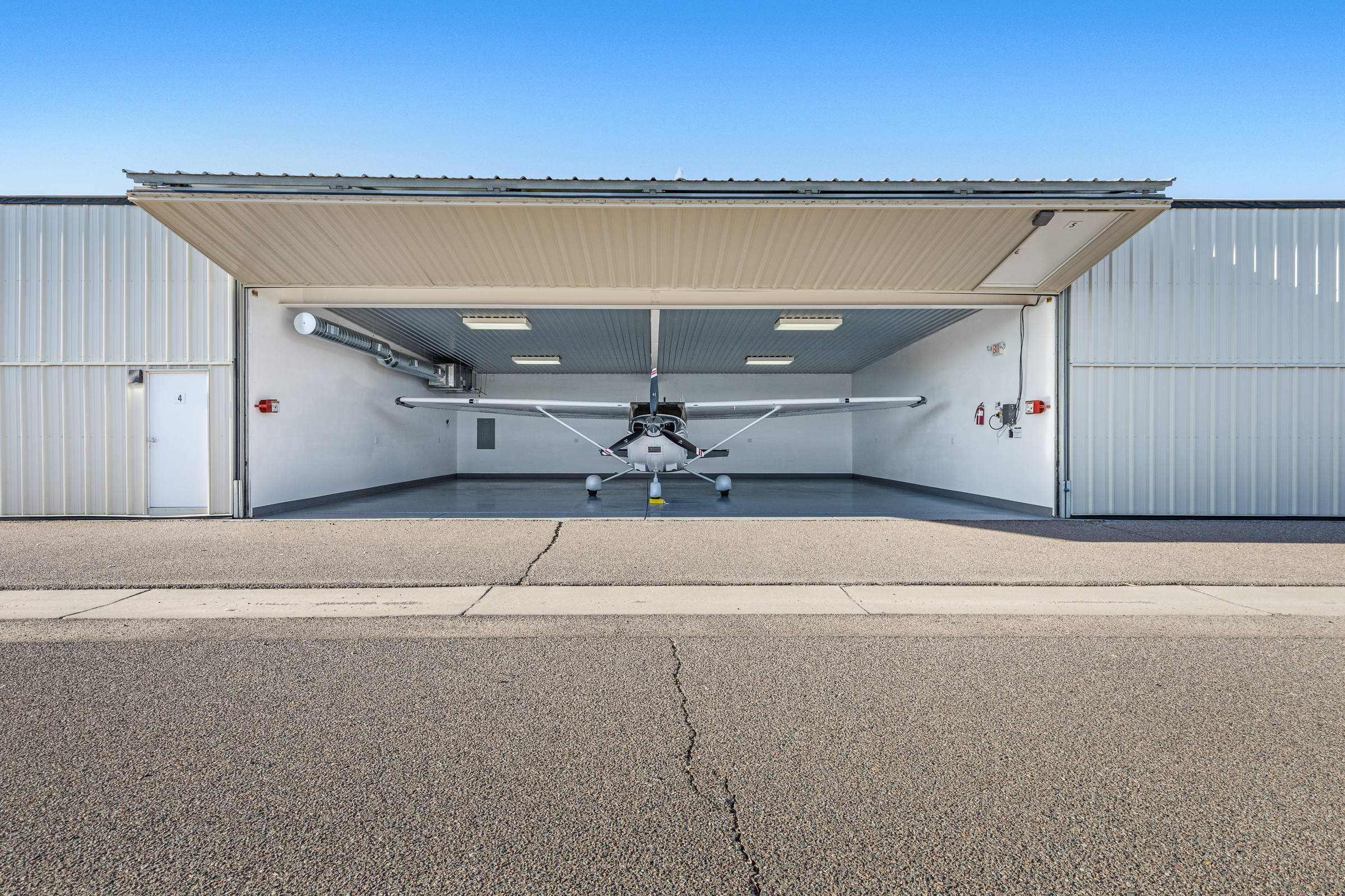 Hangar in c