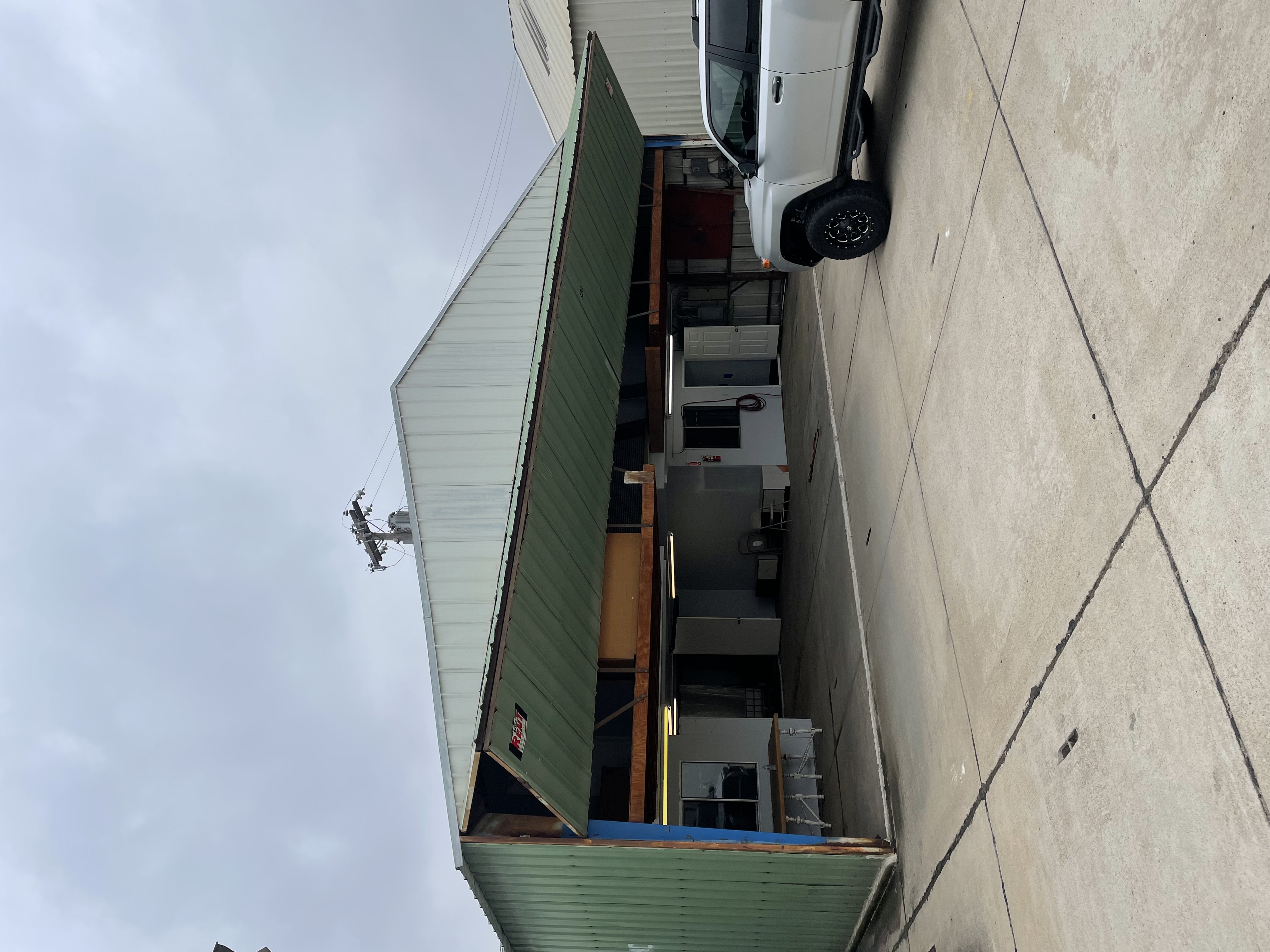 Hangar in s
