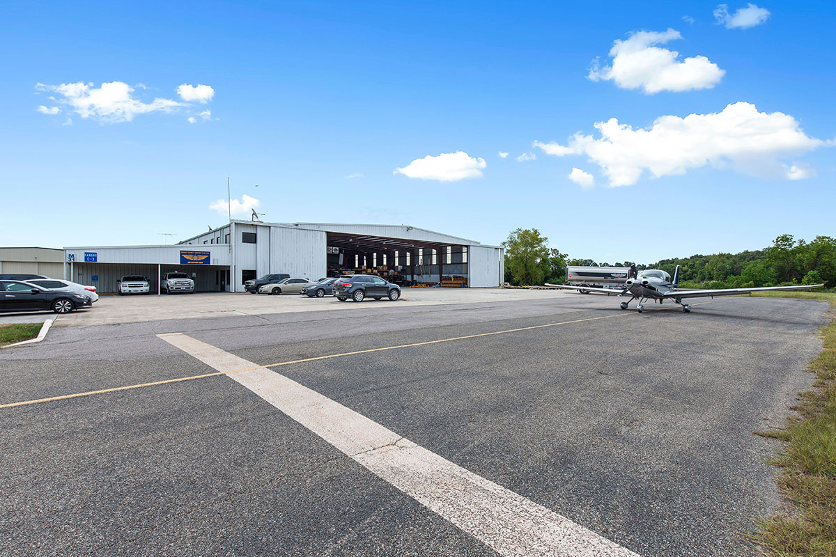 Hangar in s