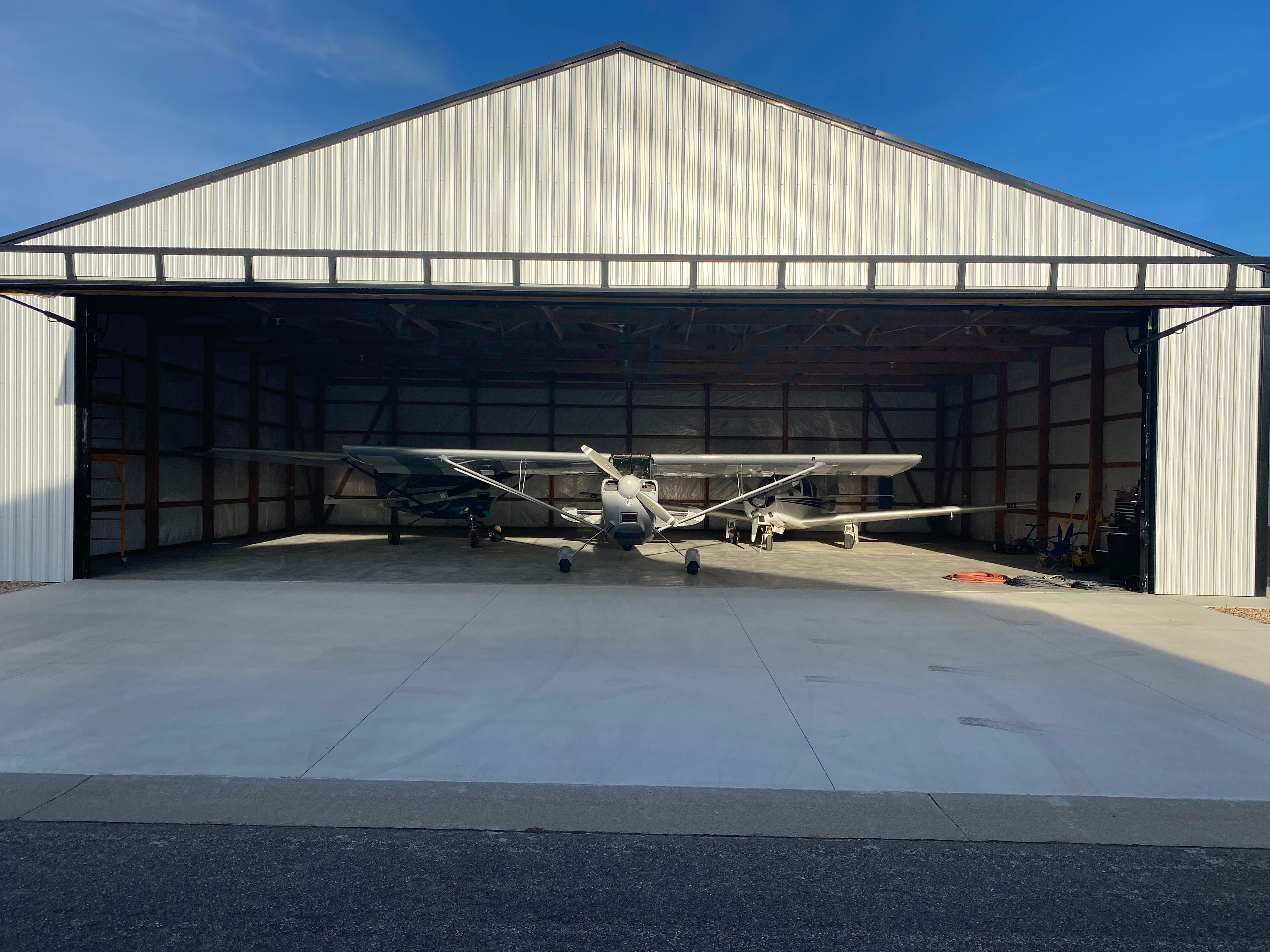 Hangar in s