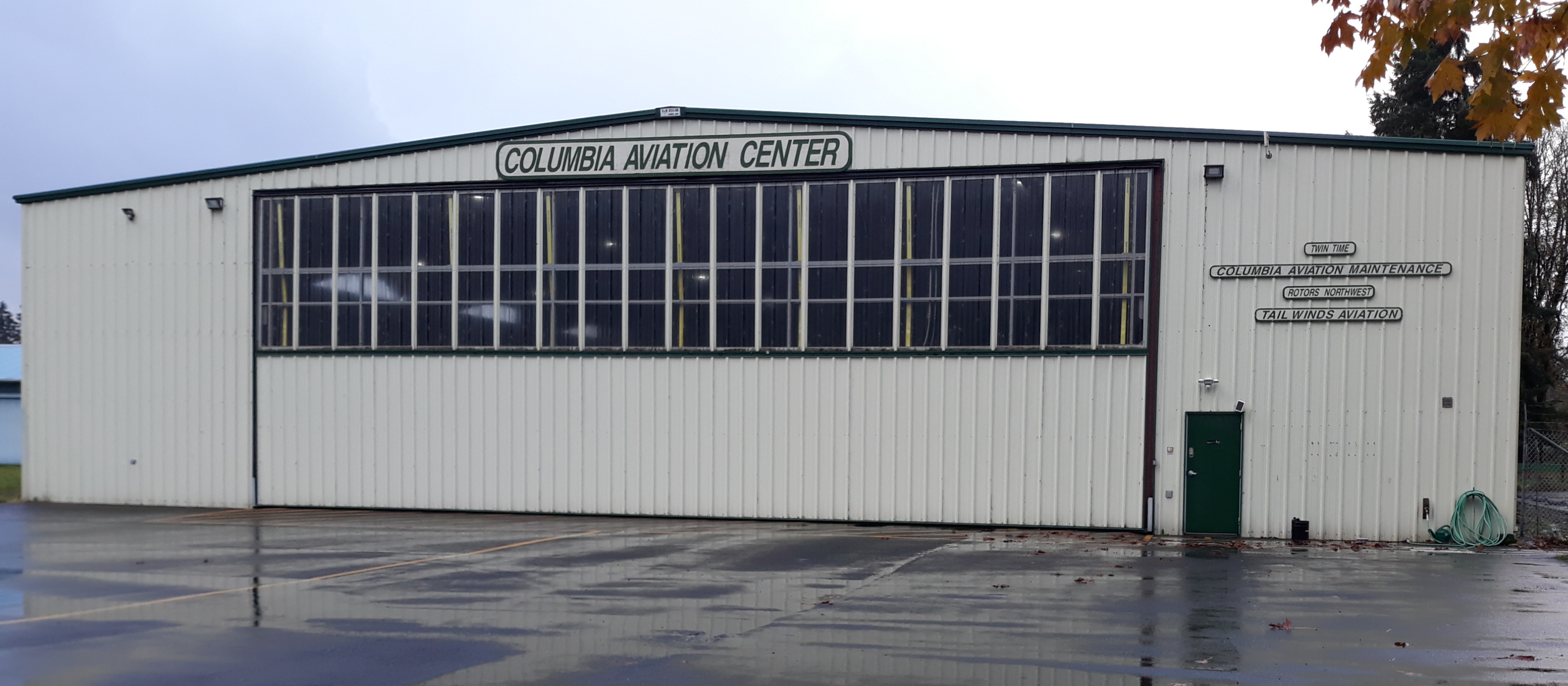 Hangar in s