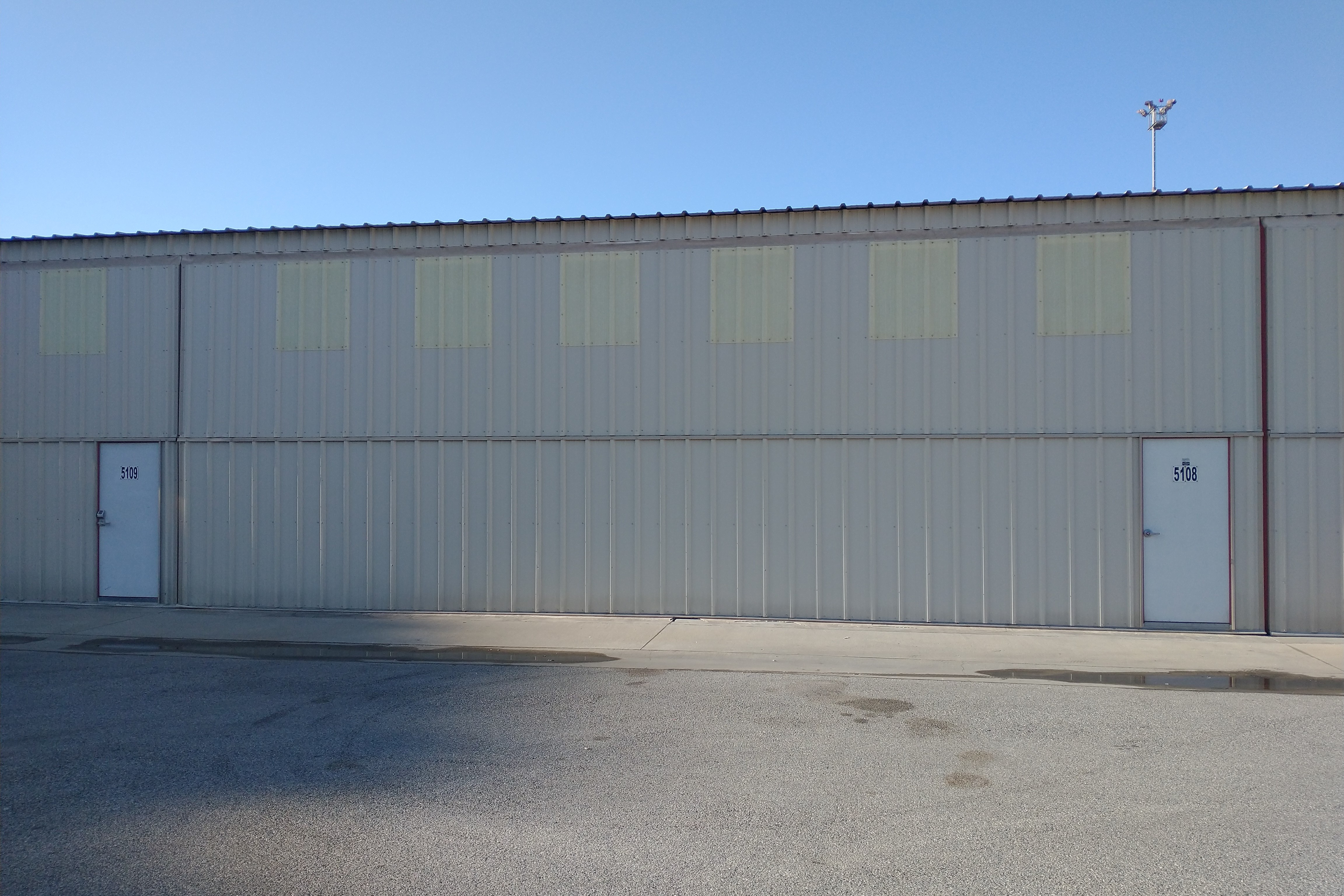 Hangar in p