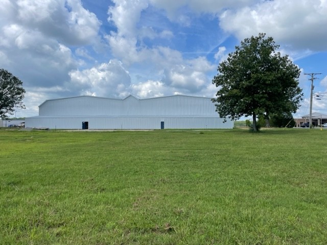 Hangar in T