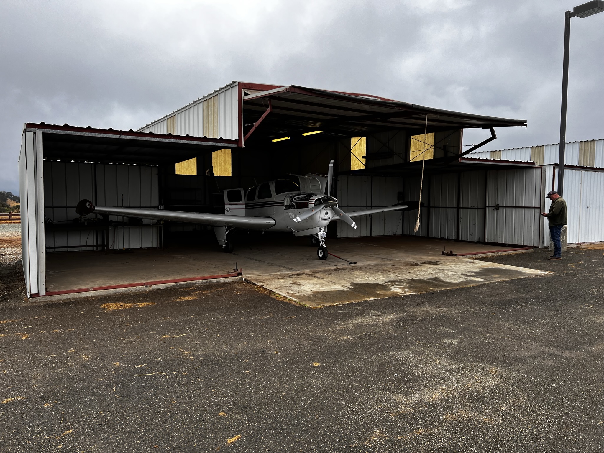 Hangar in j