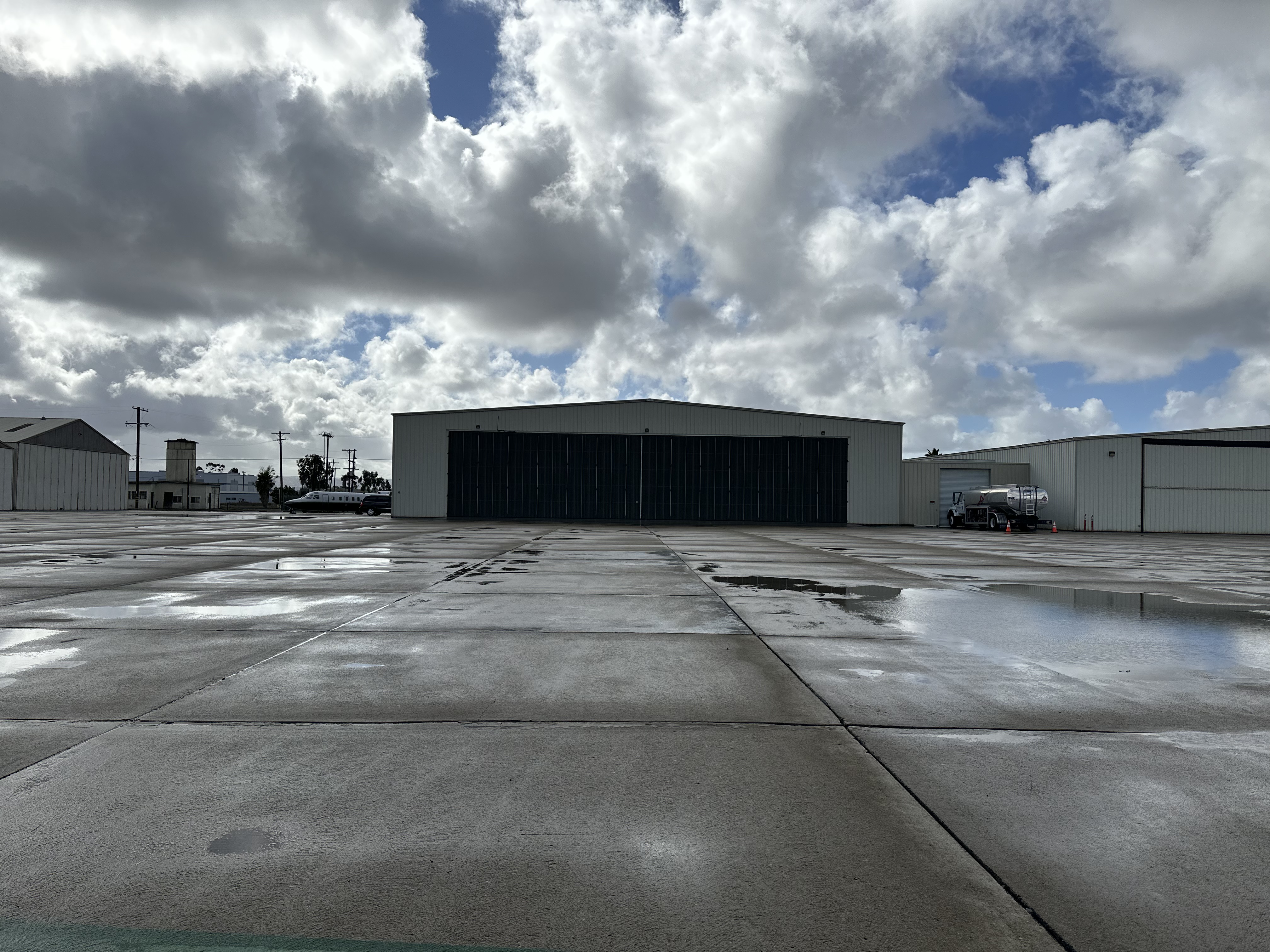 Hangar in s