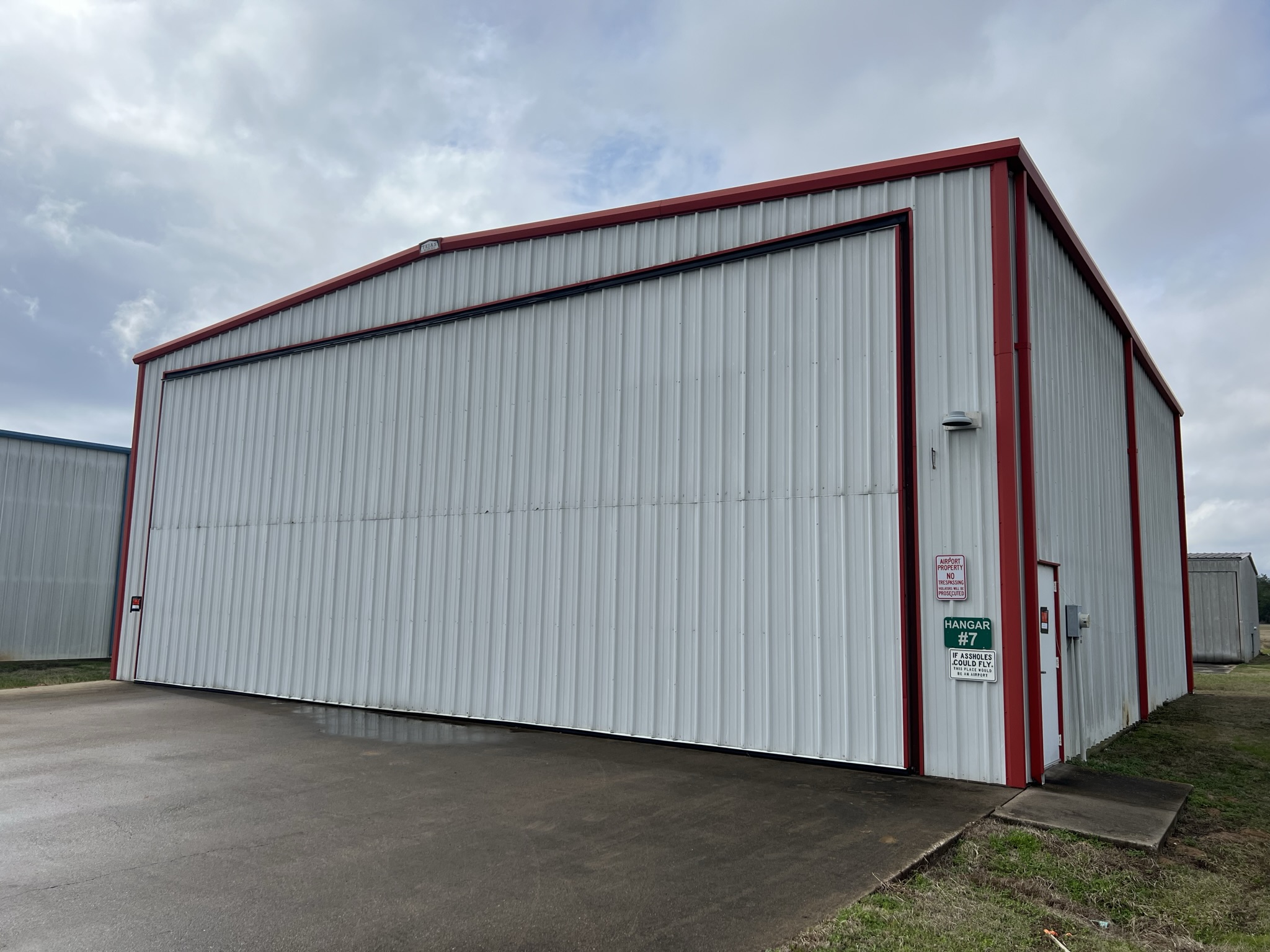 Hangar in p