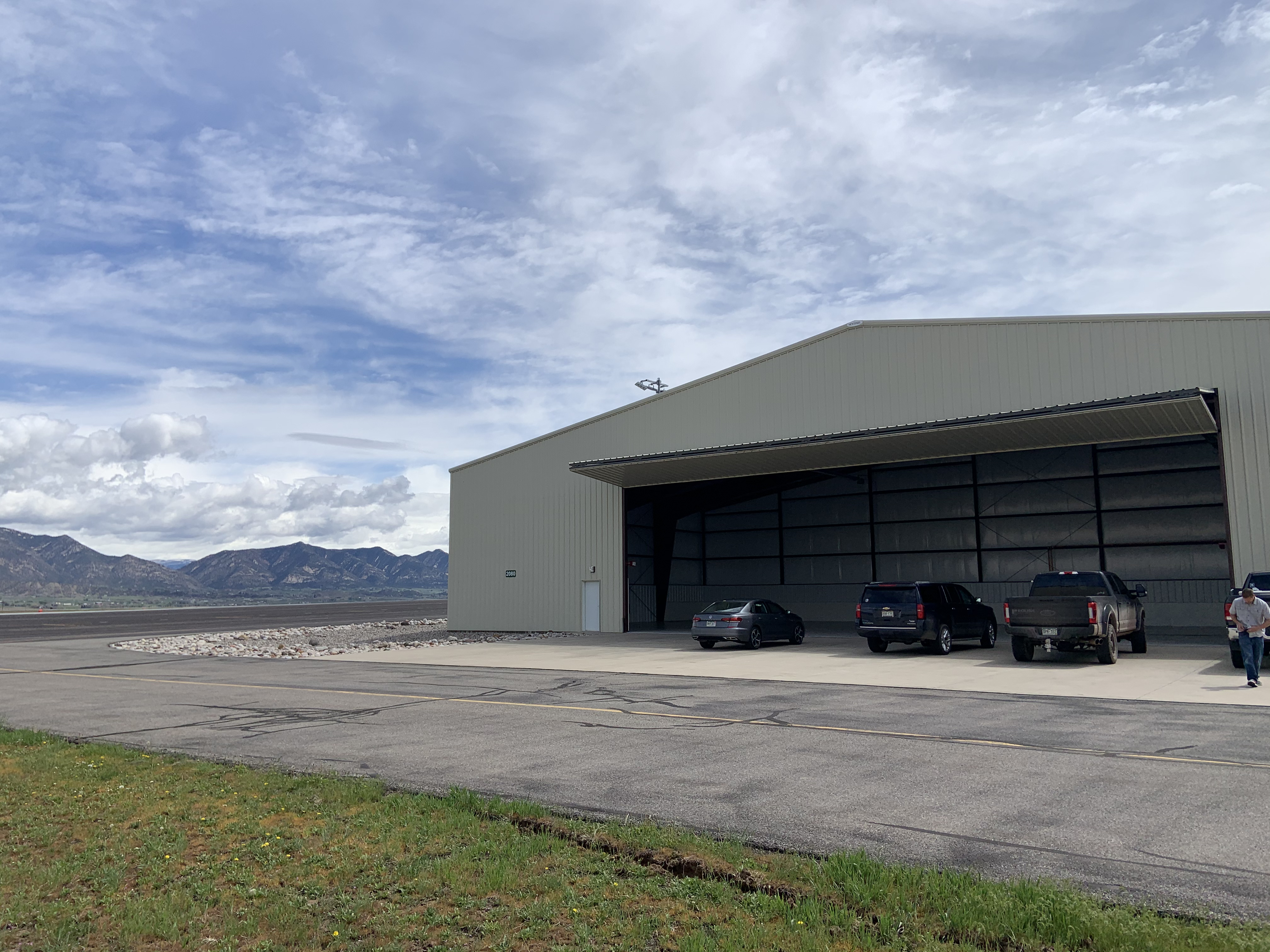 Hangar in r