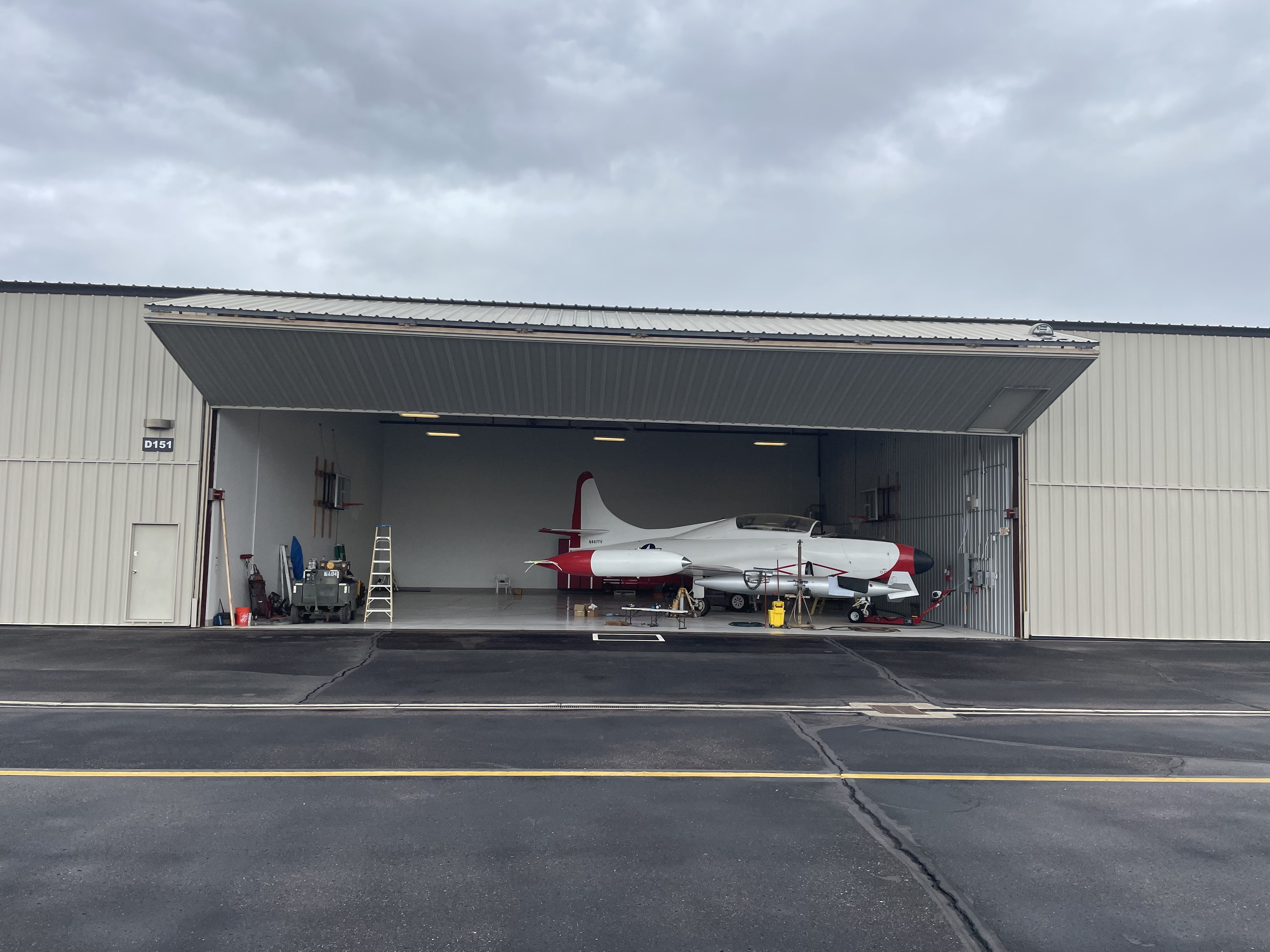 Hangar in m