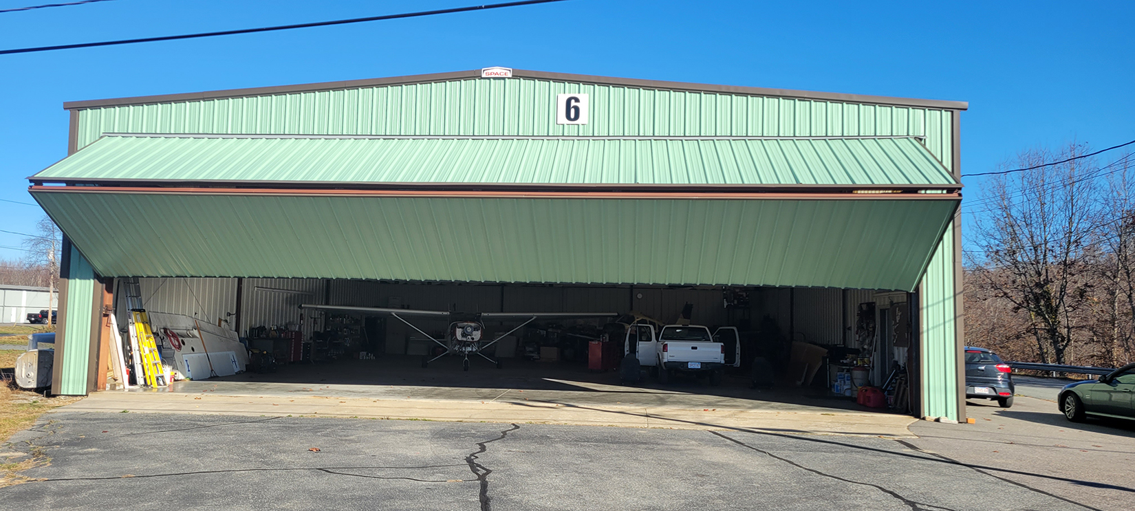 Hangar in M