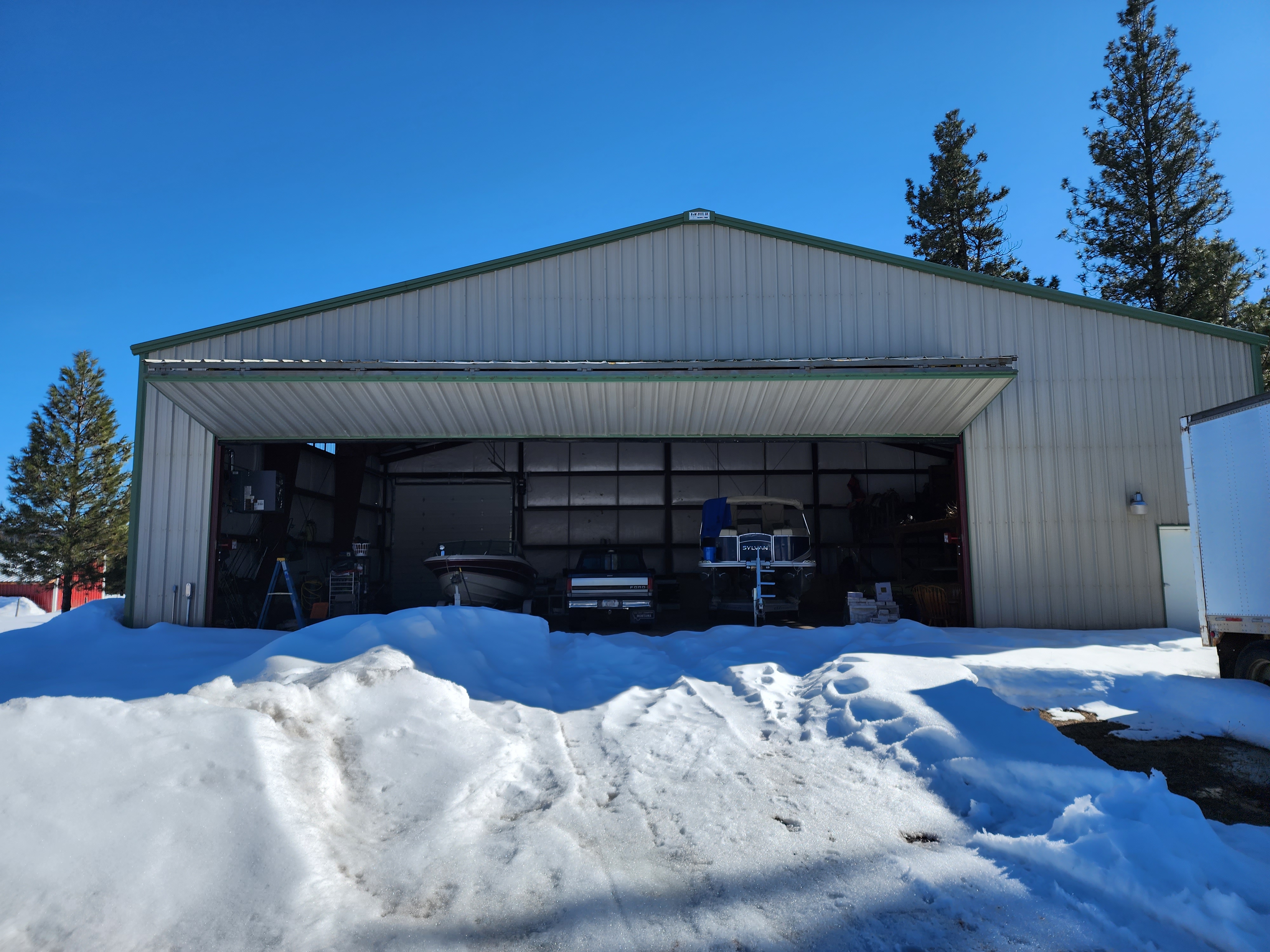 Hangar in m