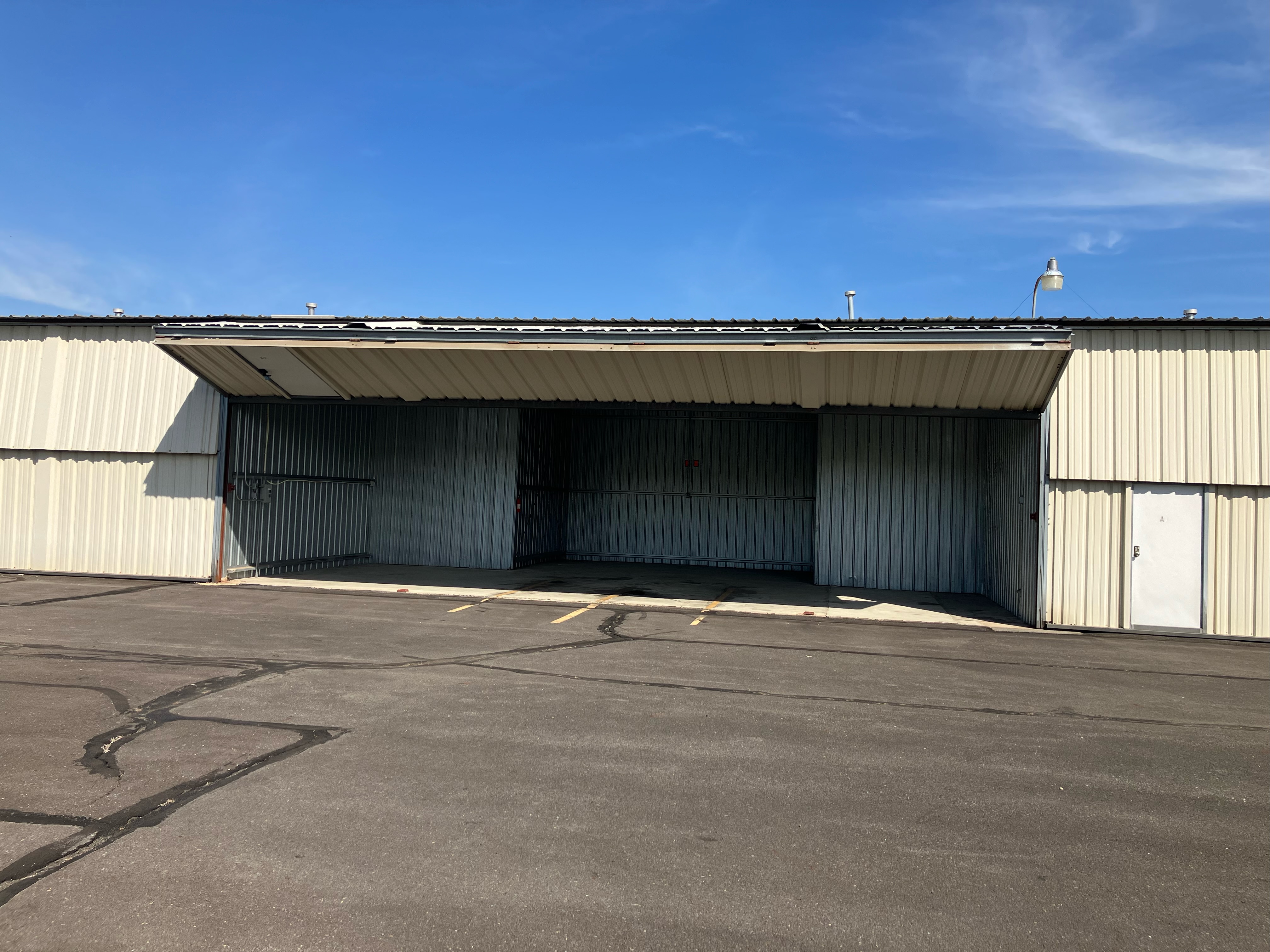 Hangar in n