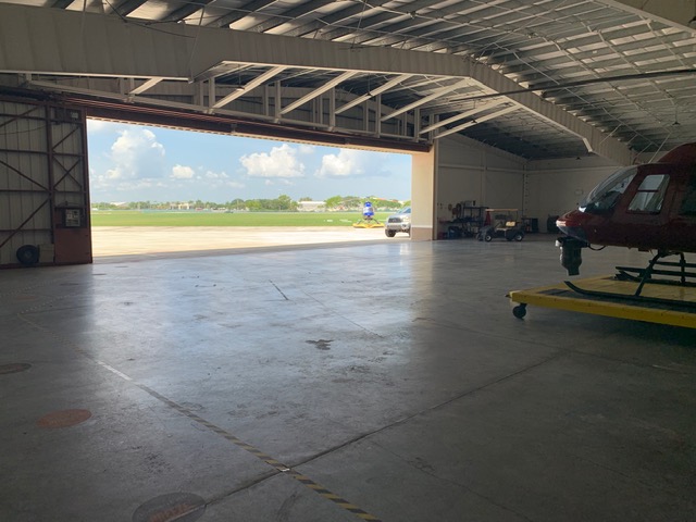 Hangar in f