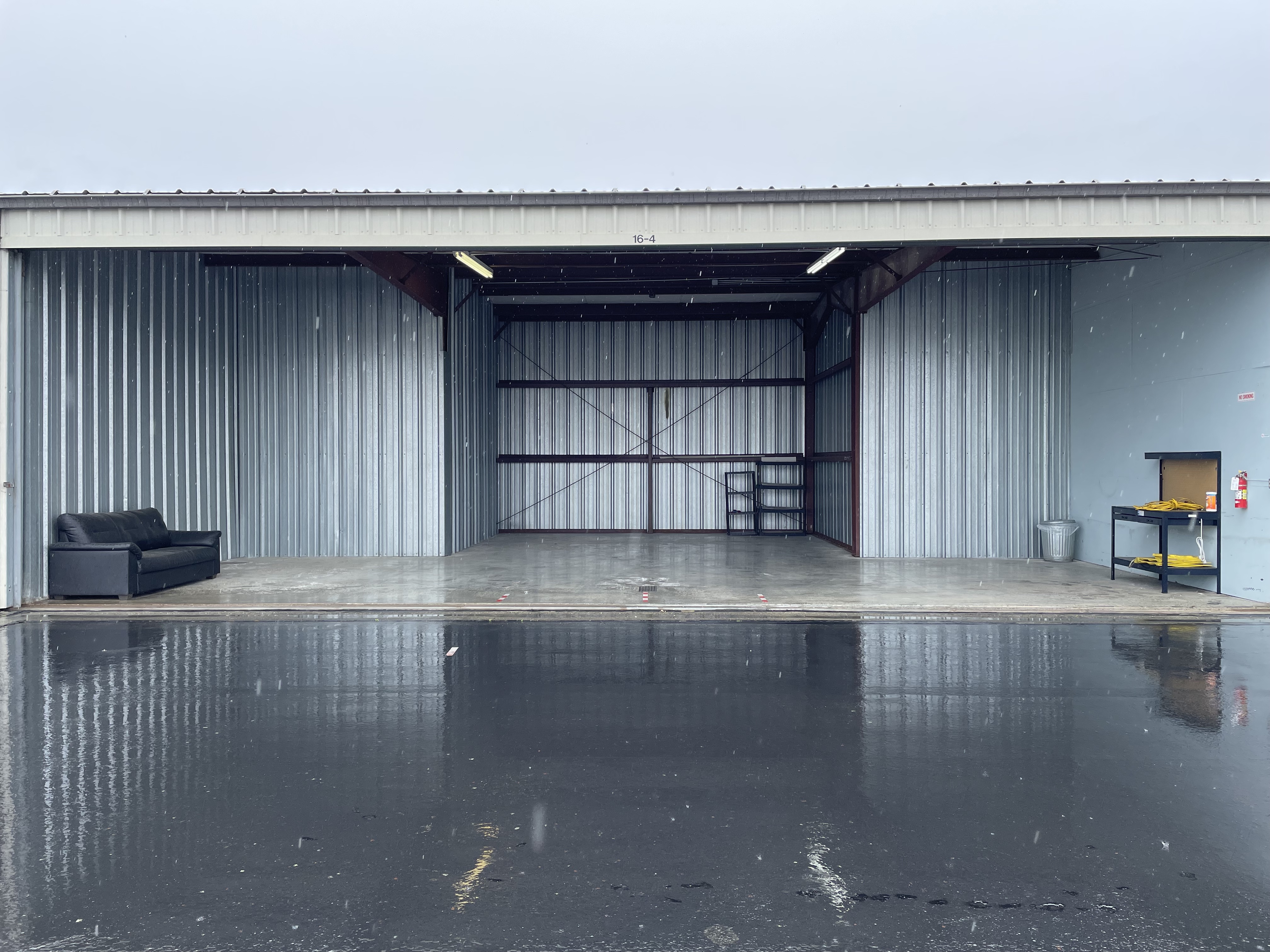 Hangar in e