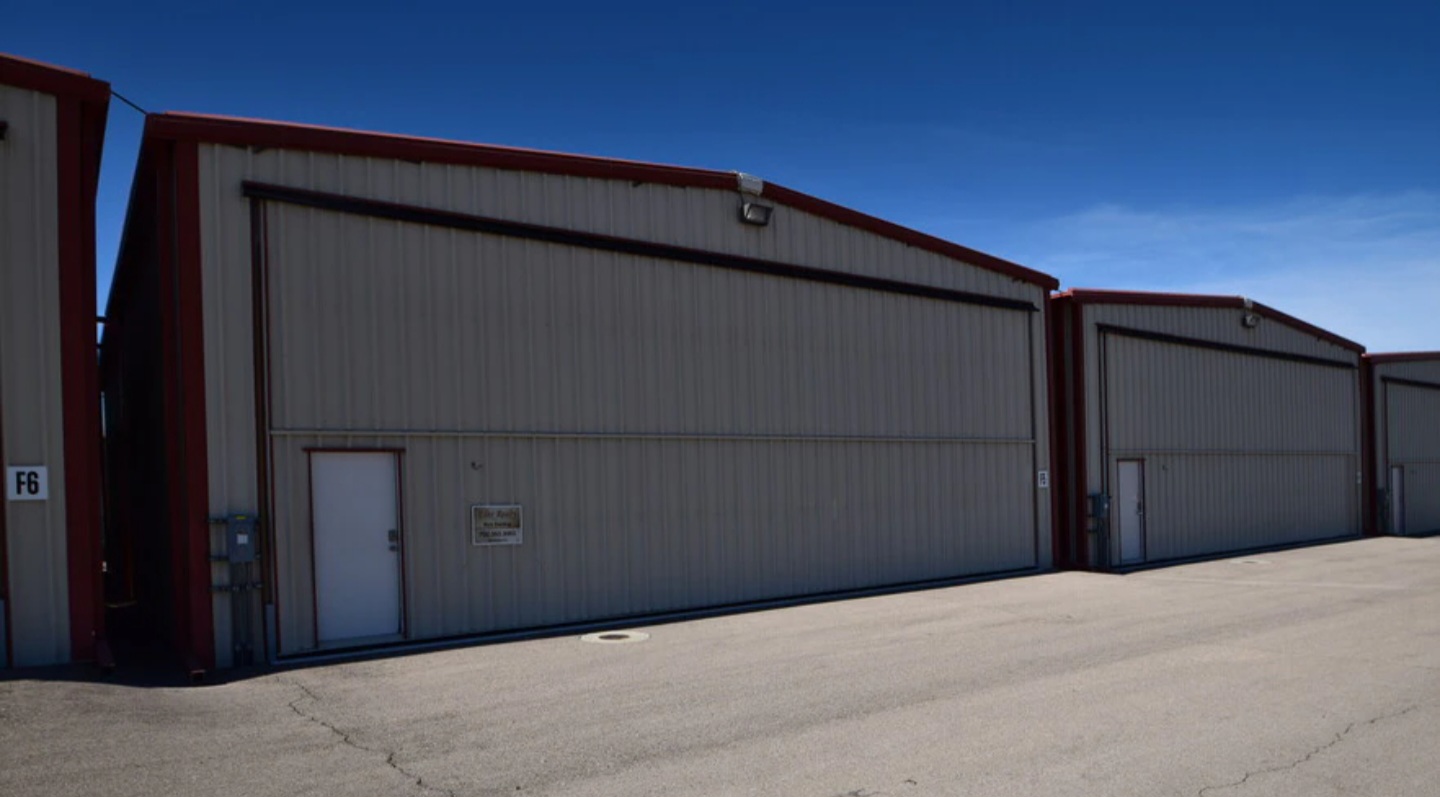 Hangar in c