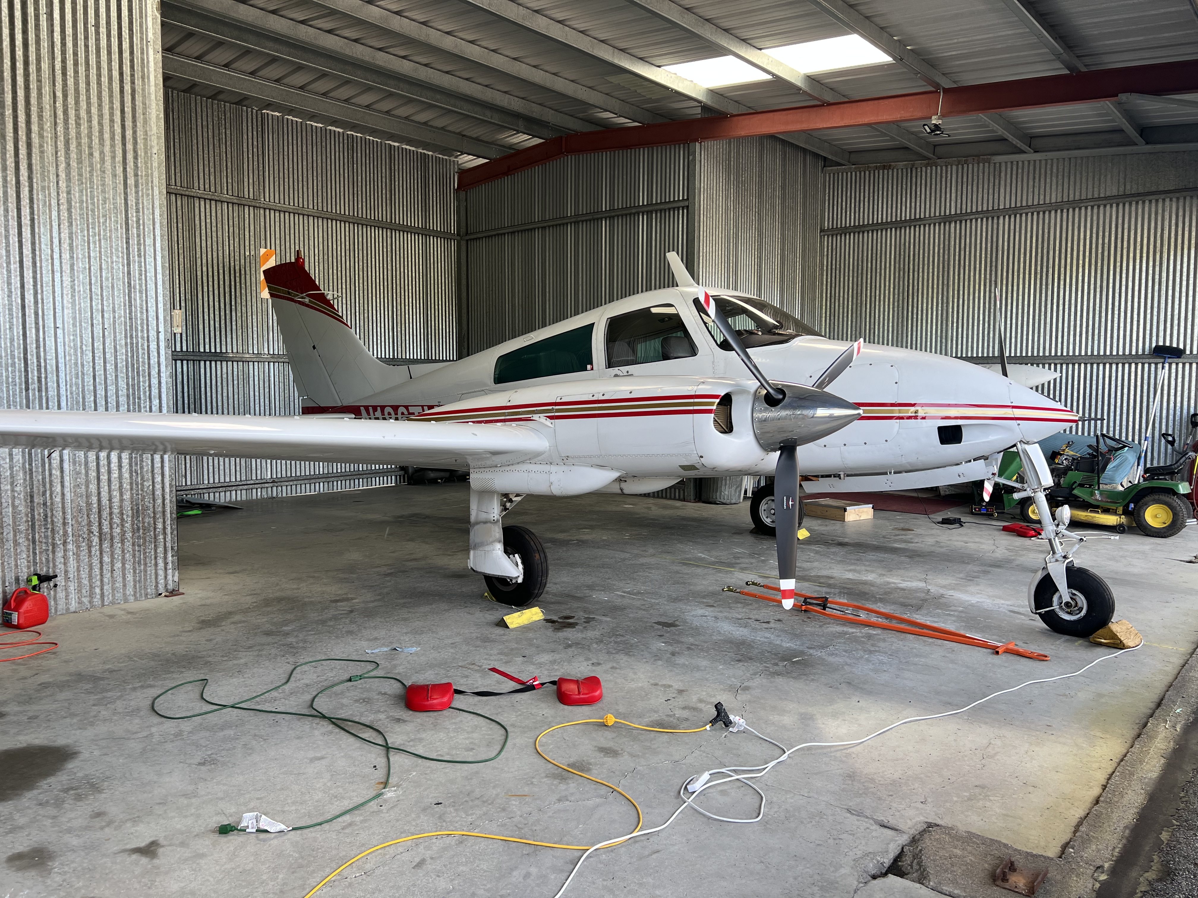 Hangar in s