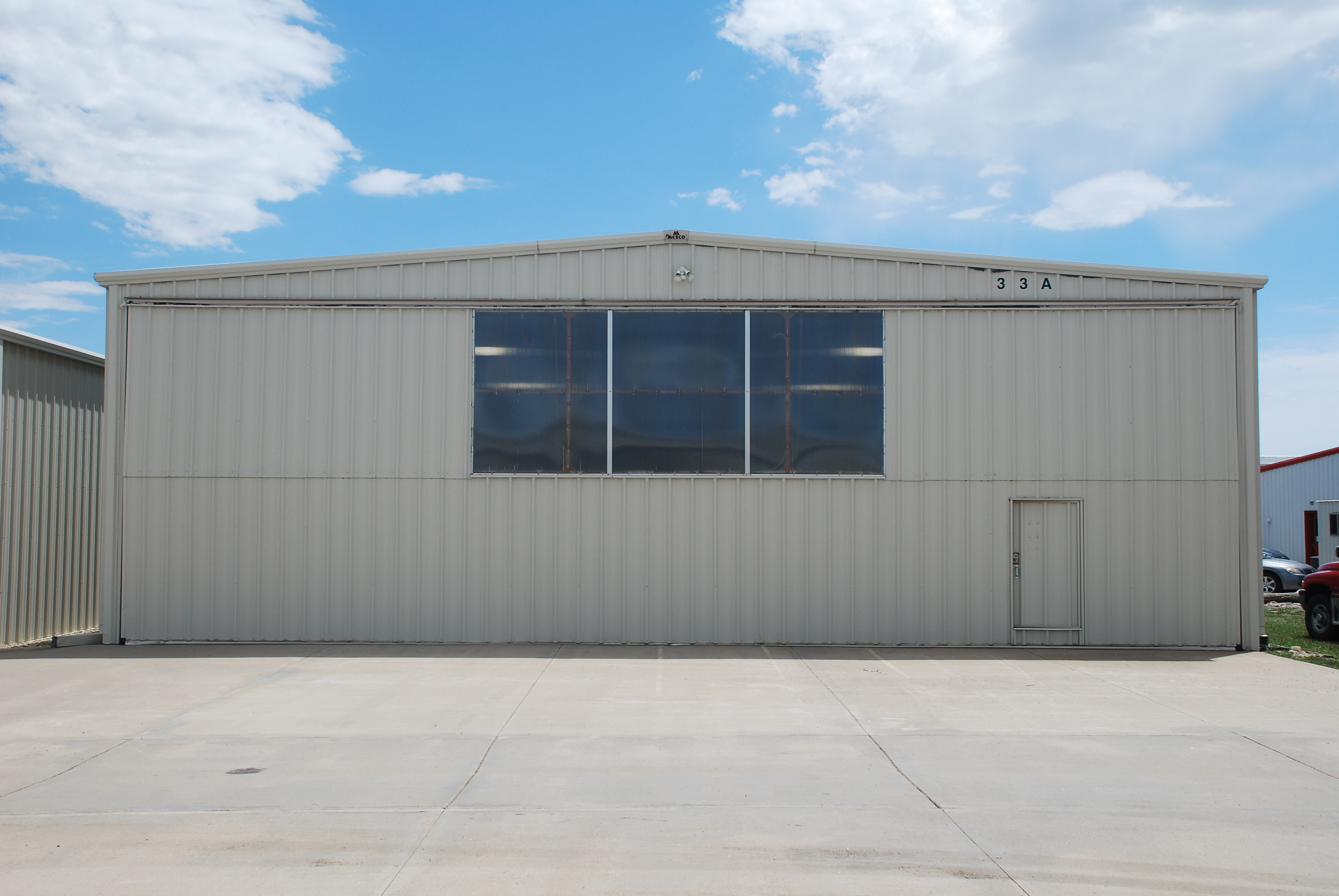 Hangar in l