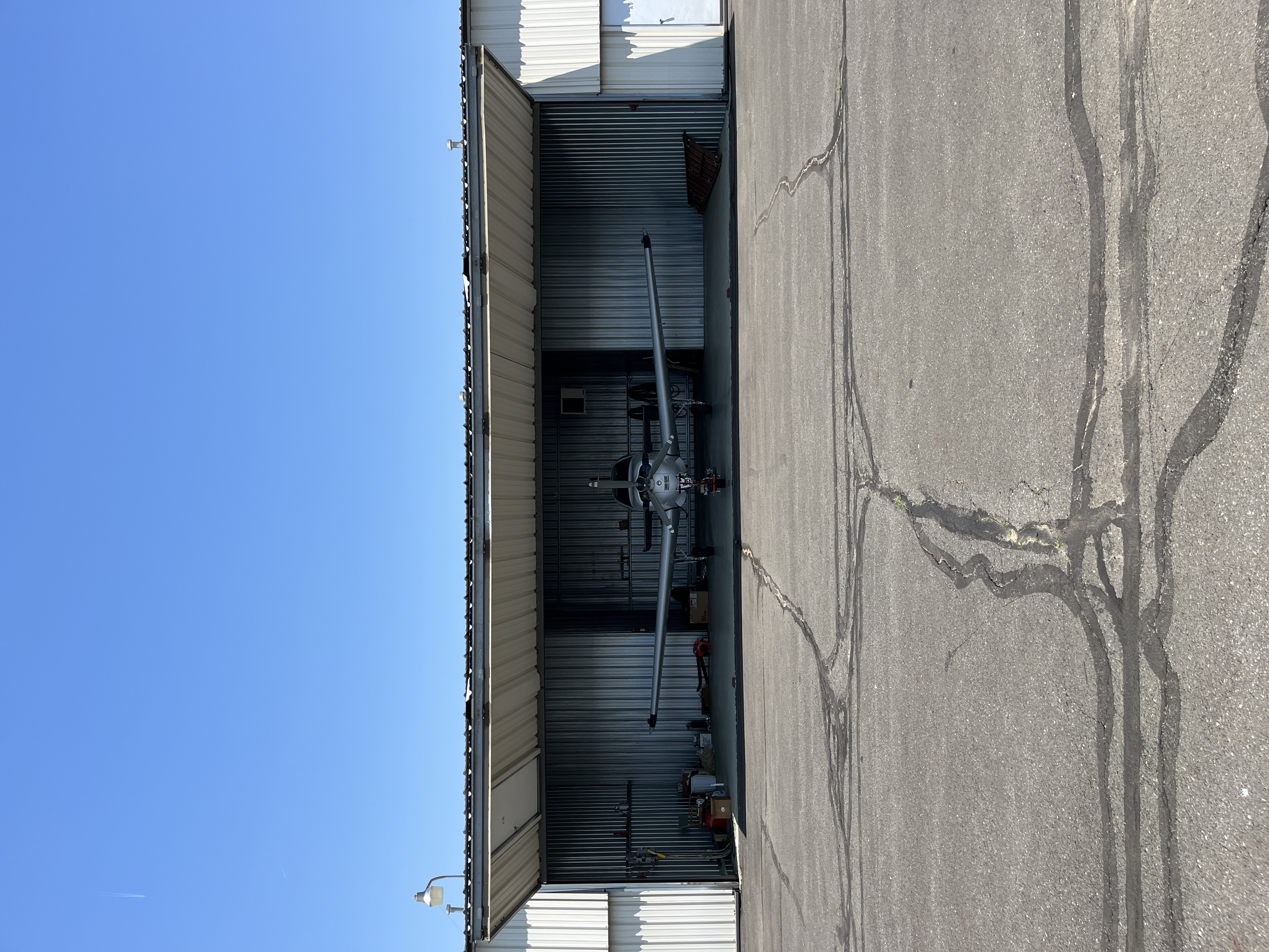 Hangar in n