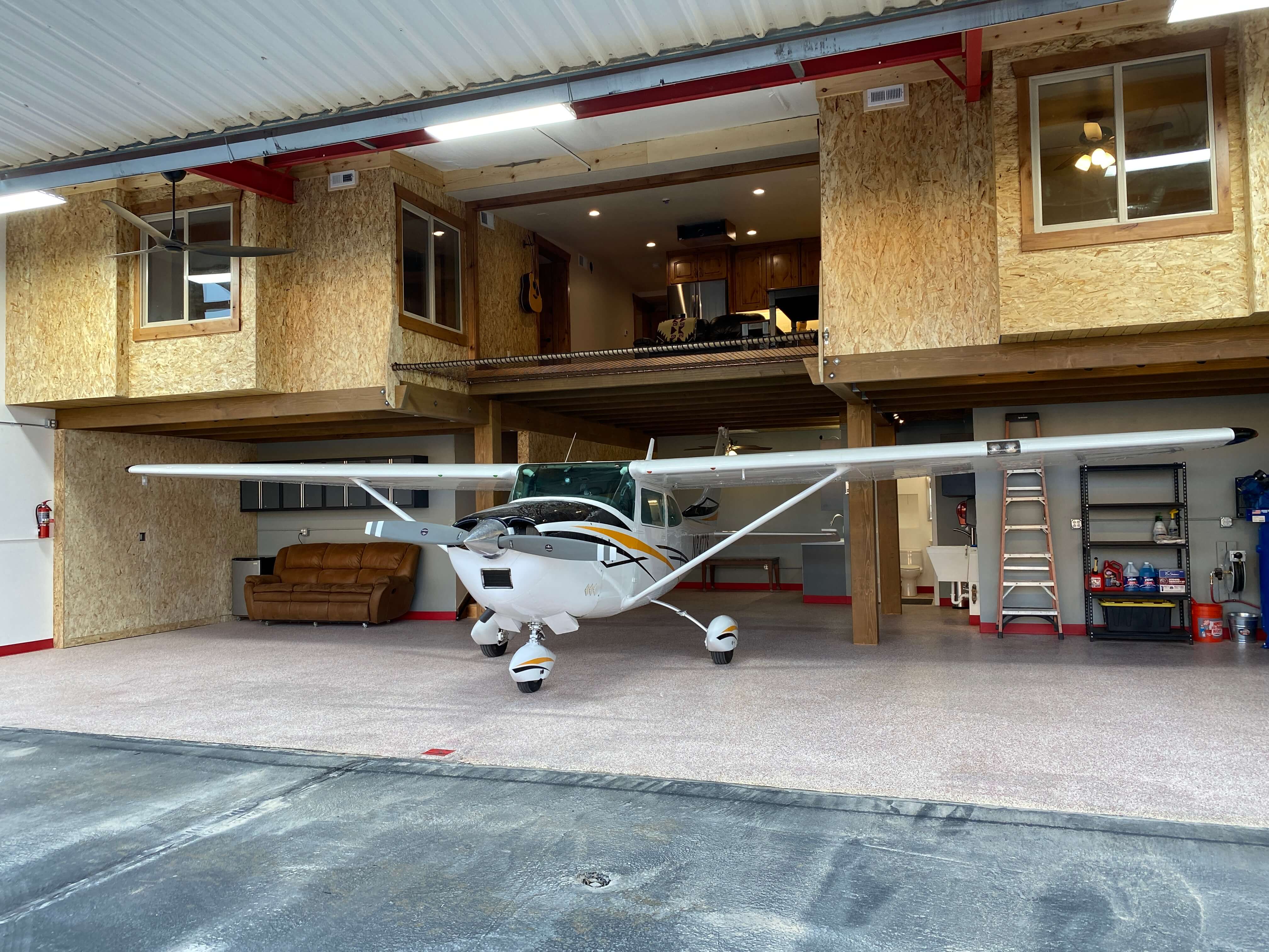 Hangar in w
