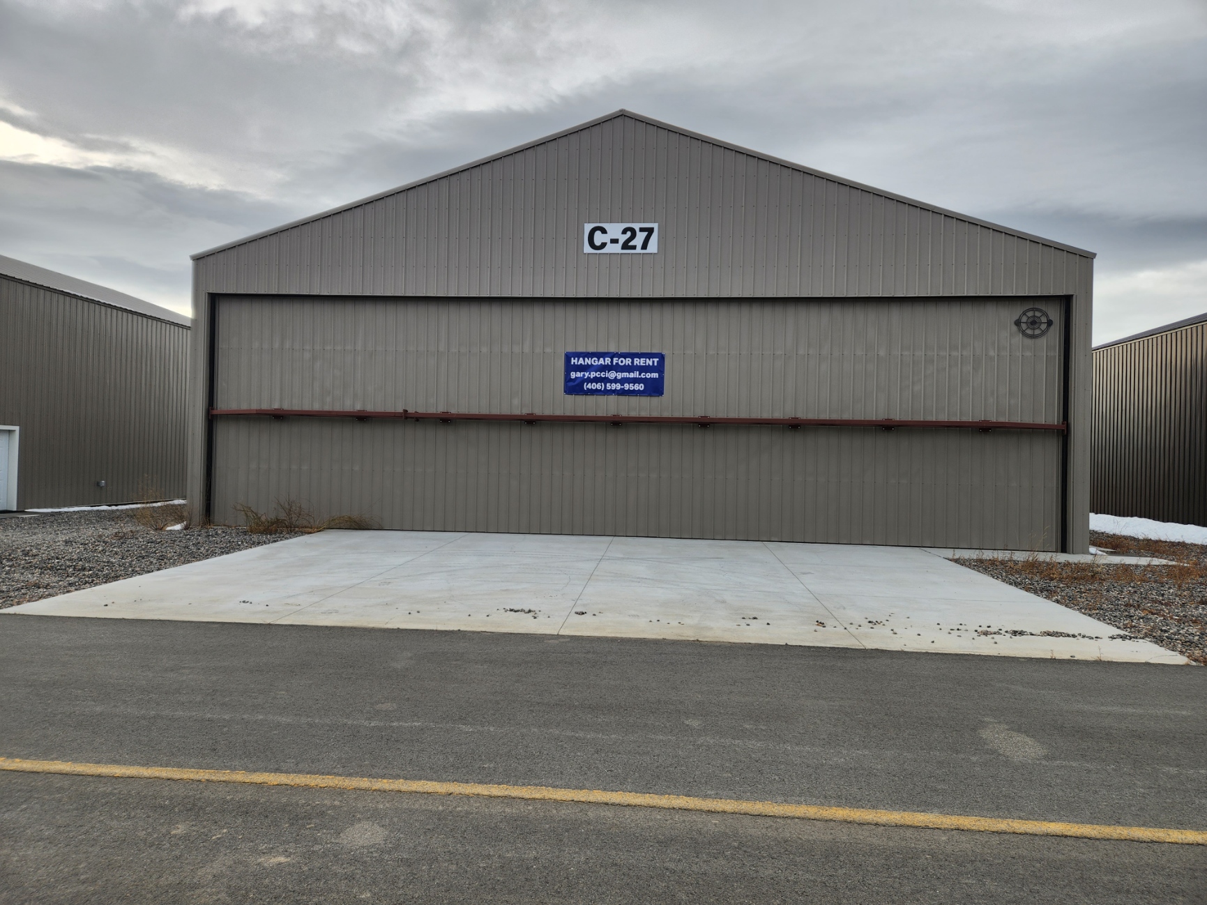 Hangar in M