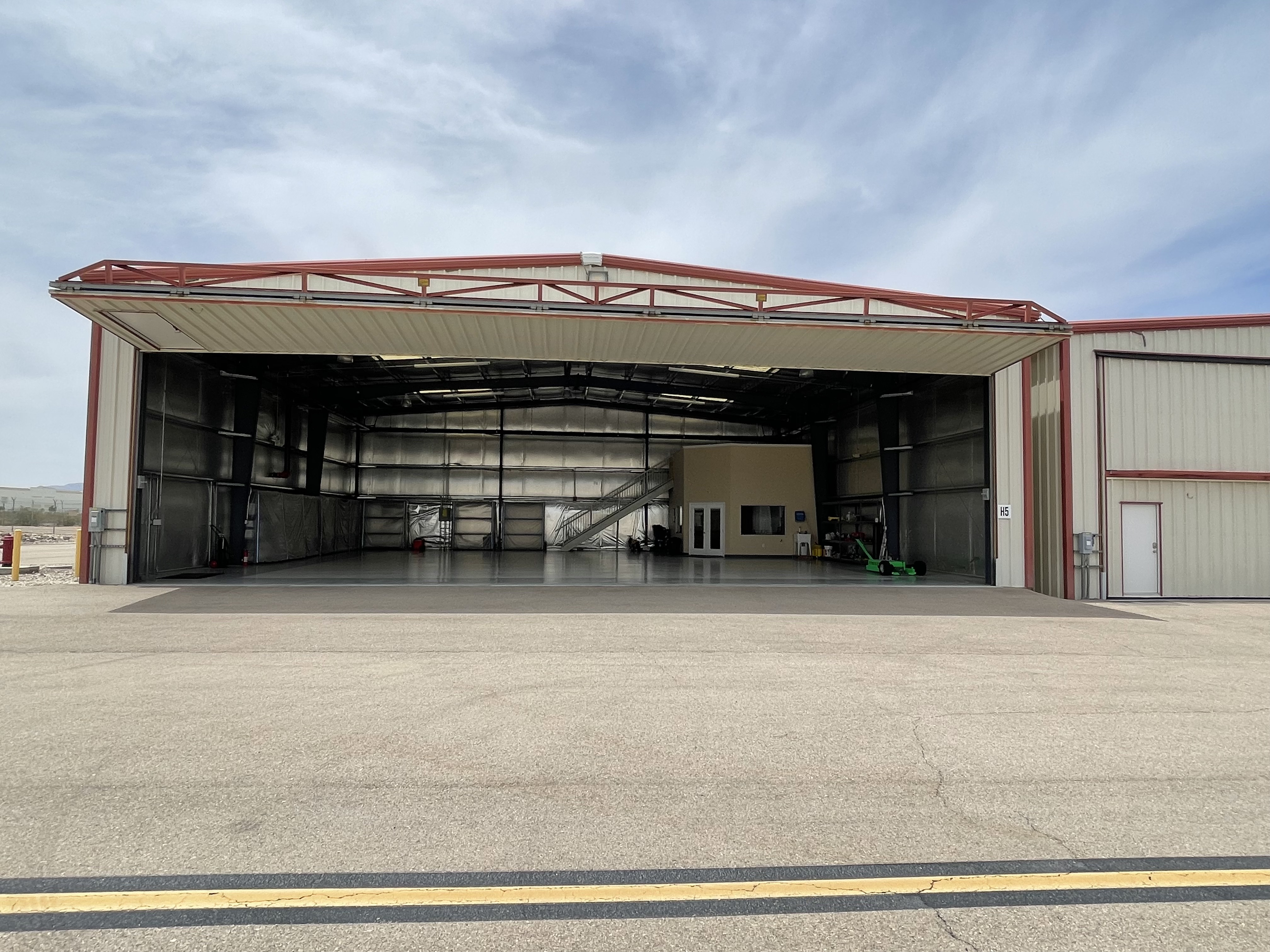 Hangar in h