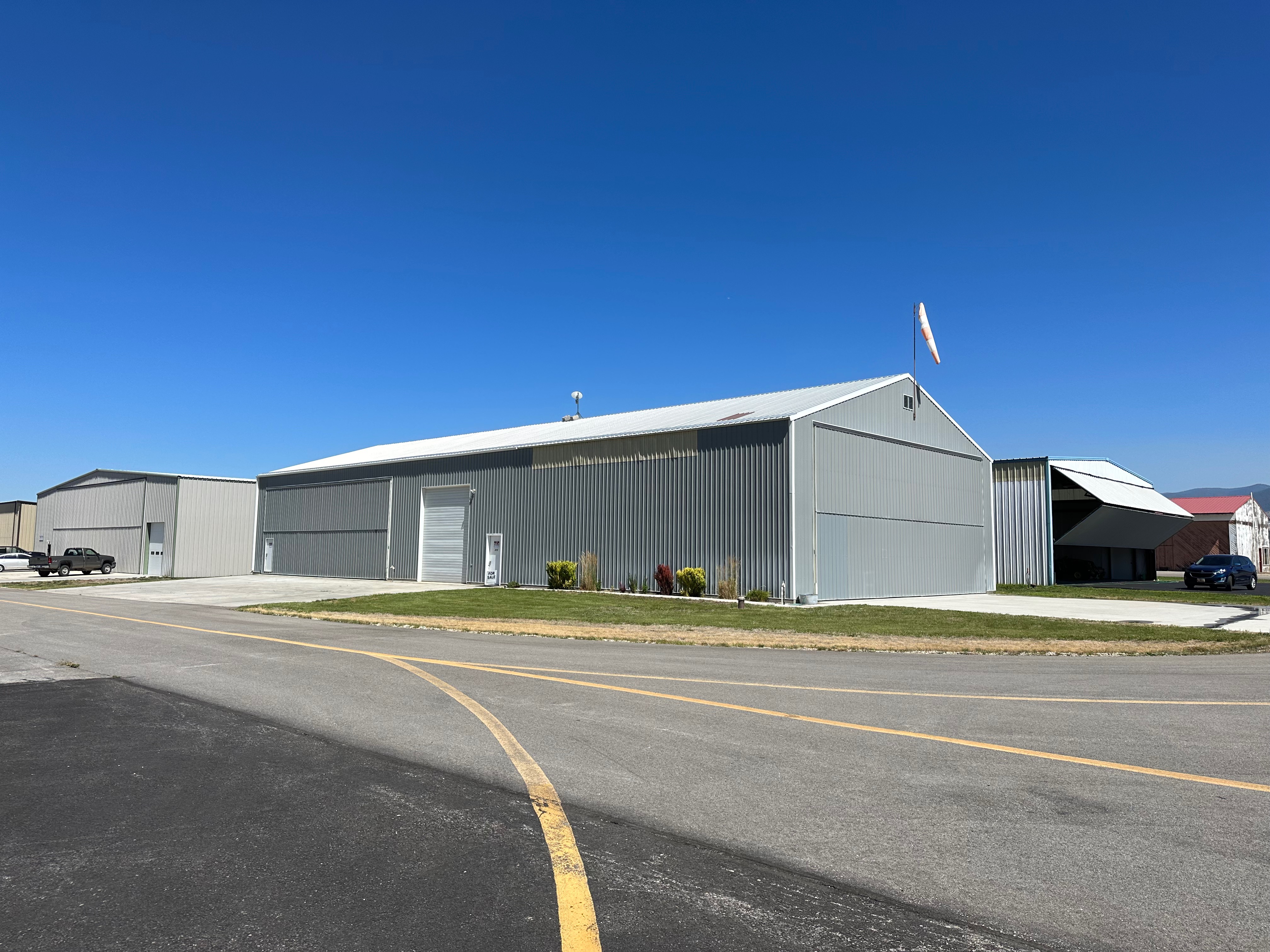 Hangar in h