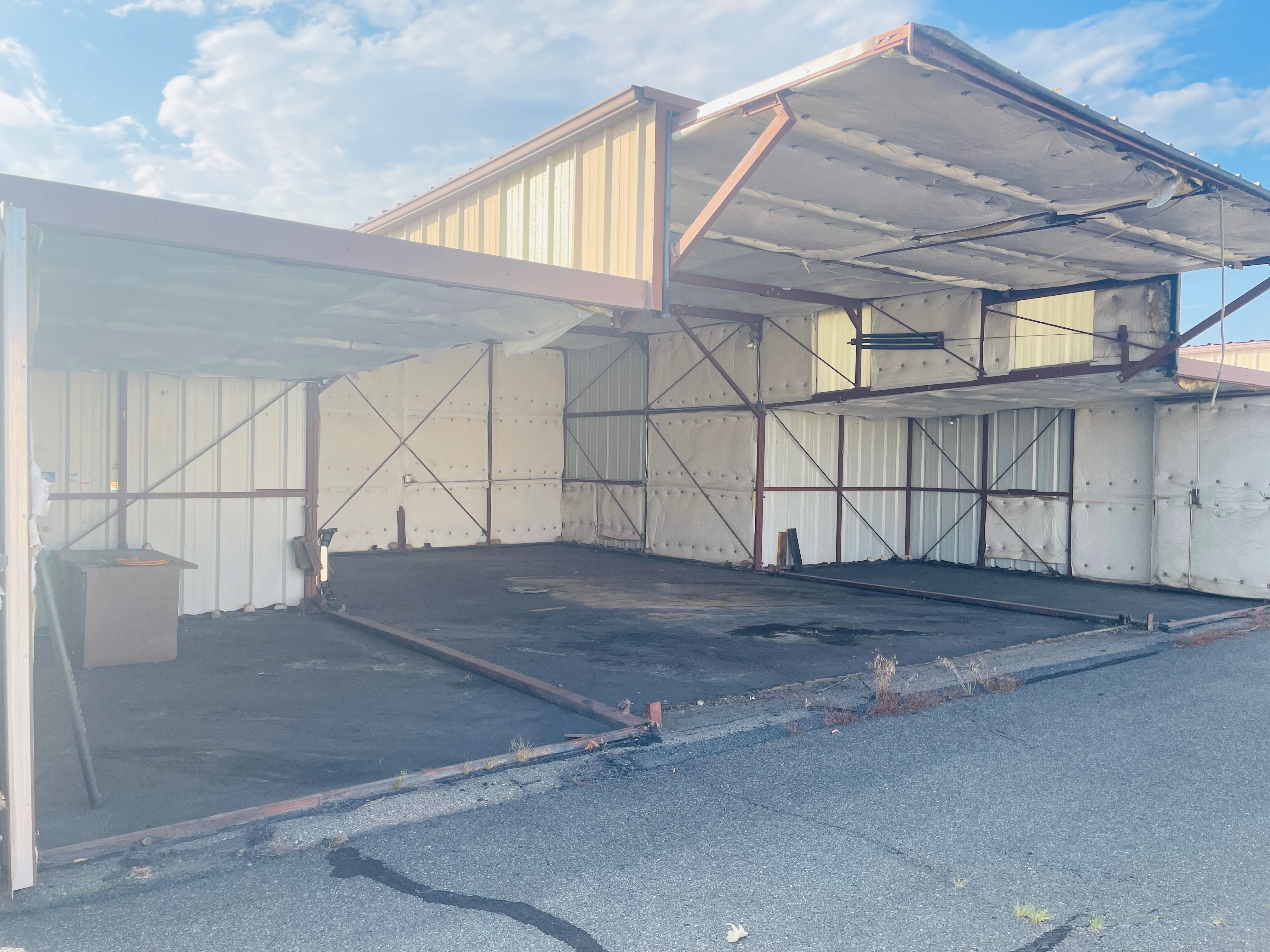 Hangar_2.jpg