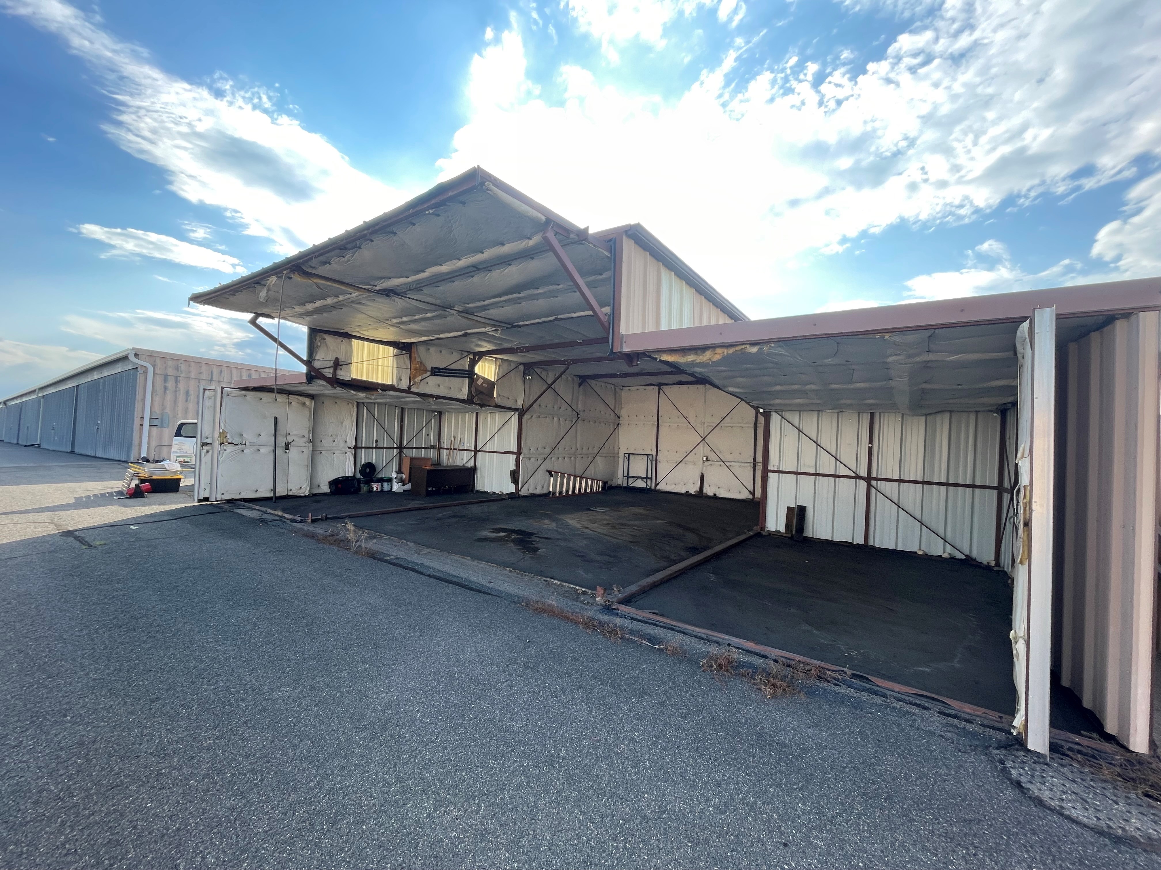 Hangar_3.jpg