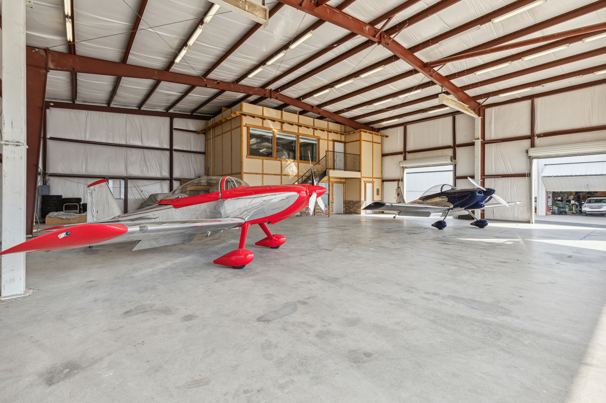 Hangar in T