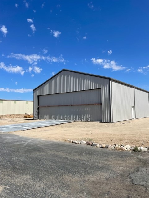 Hangar in s