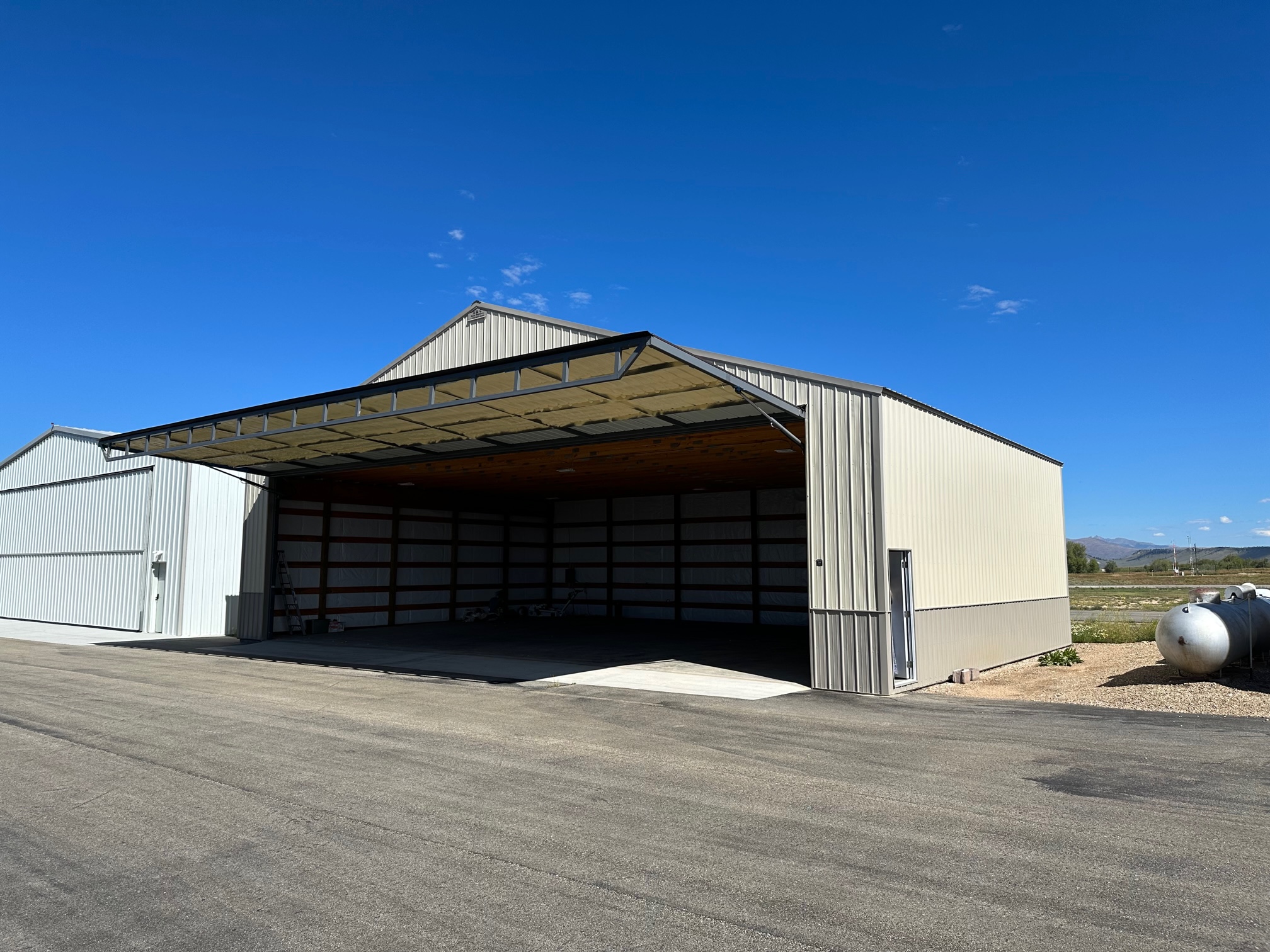 Hangar in g
