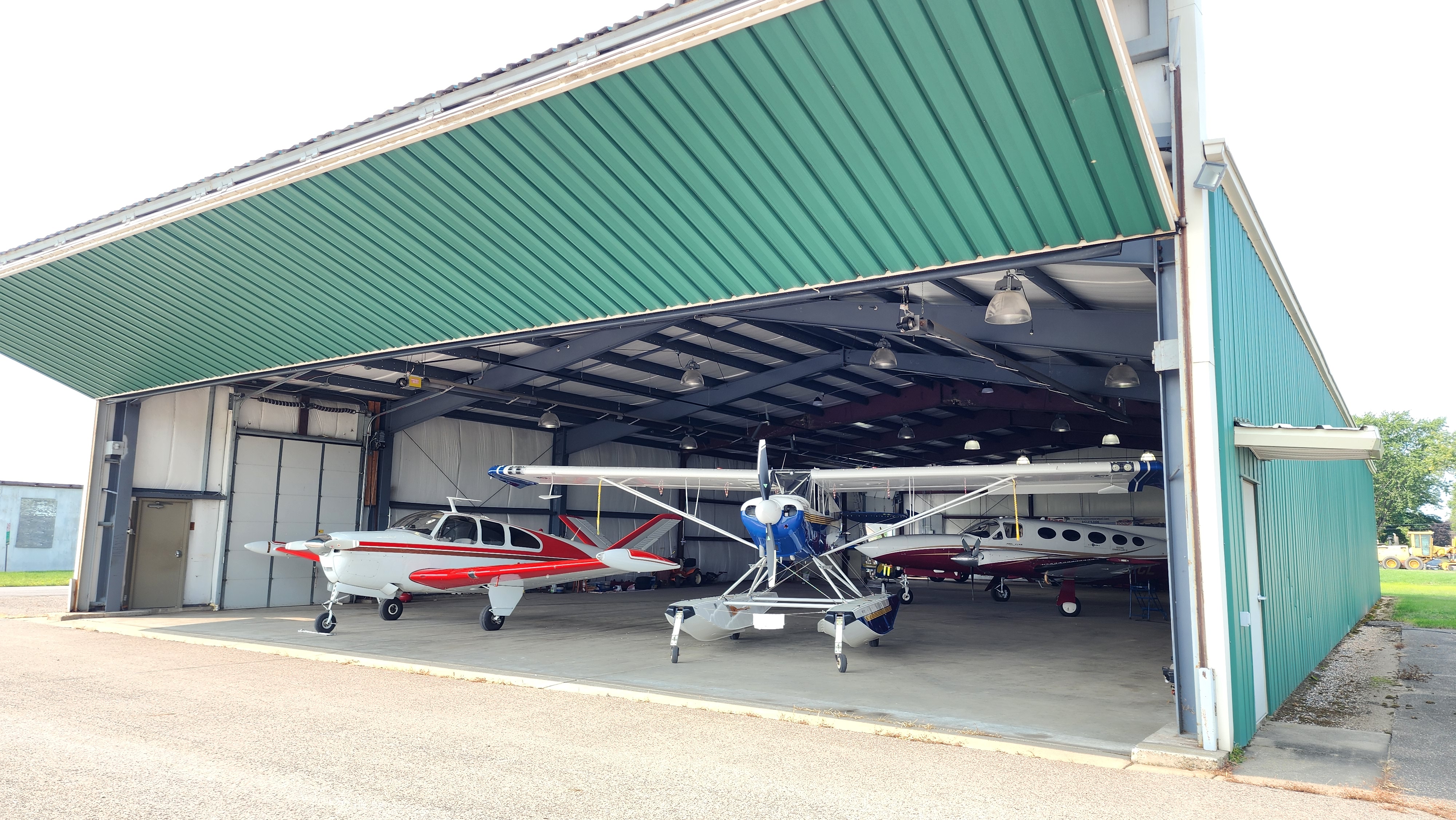 Hangar in m