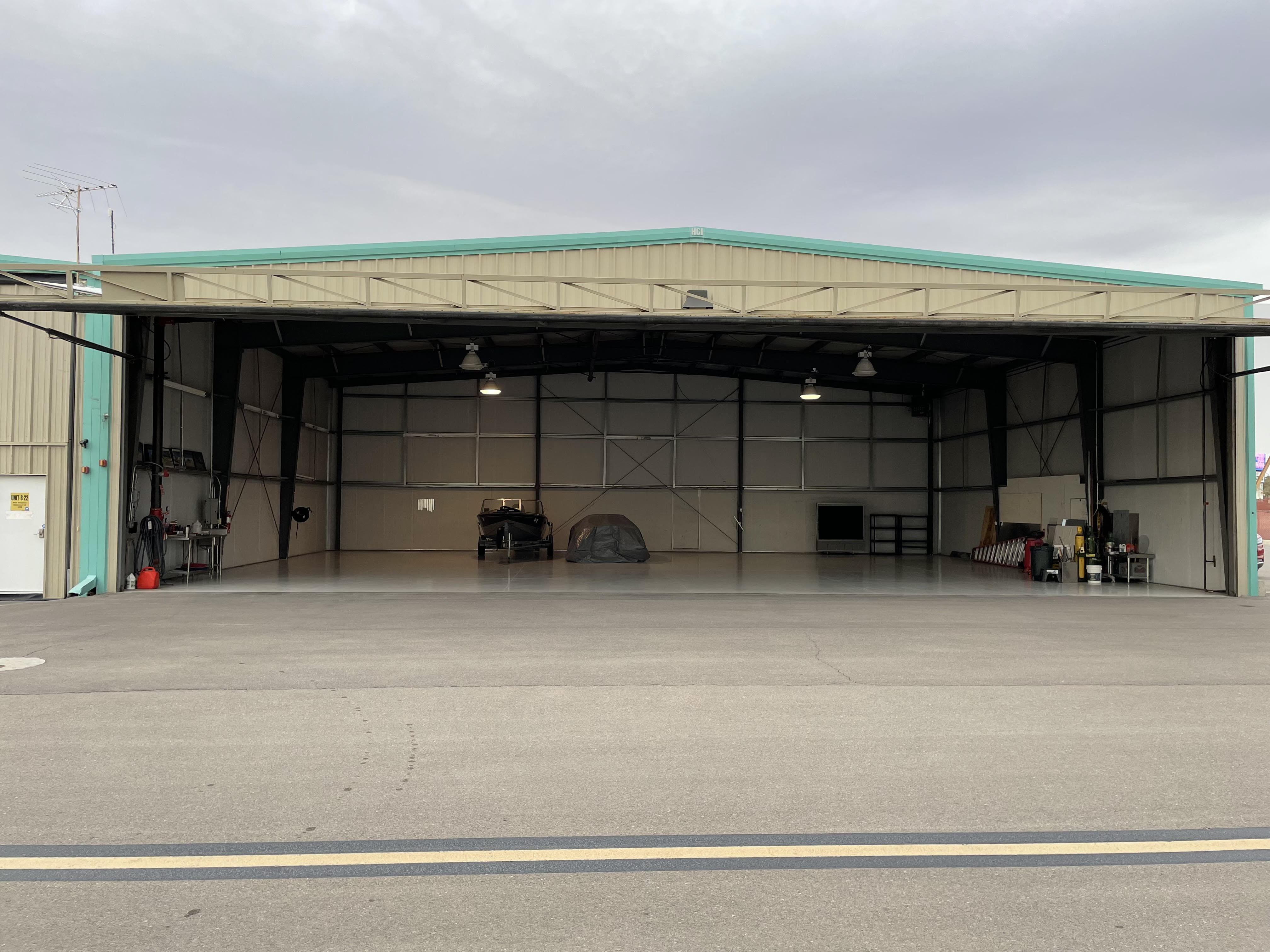Hangar in N