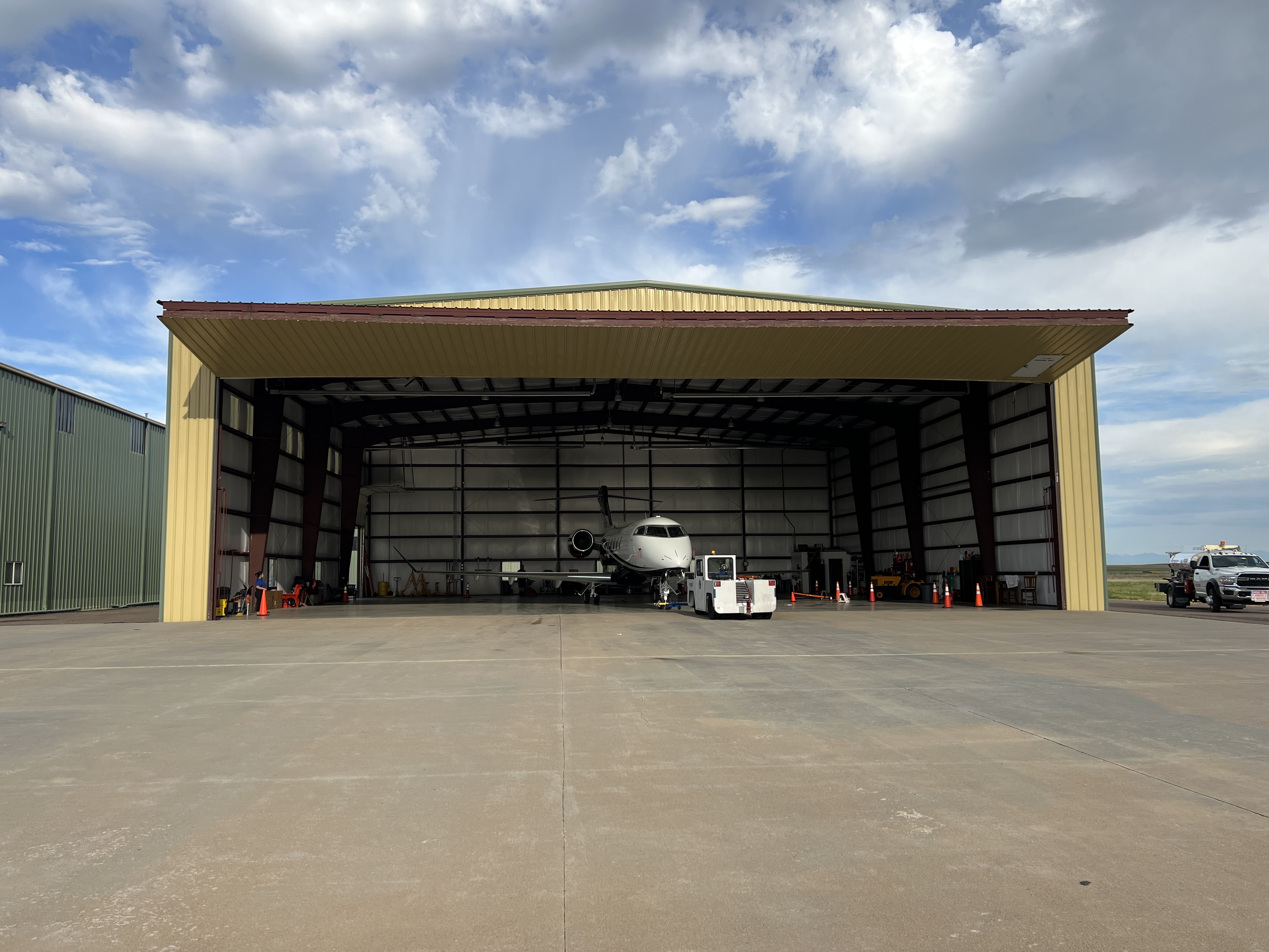 Hangar in f
