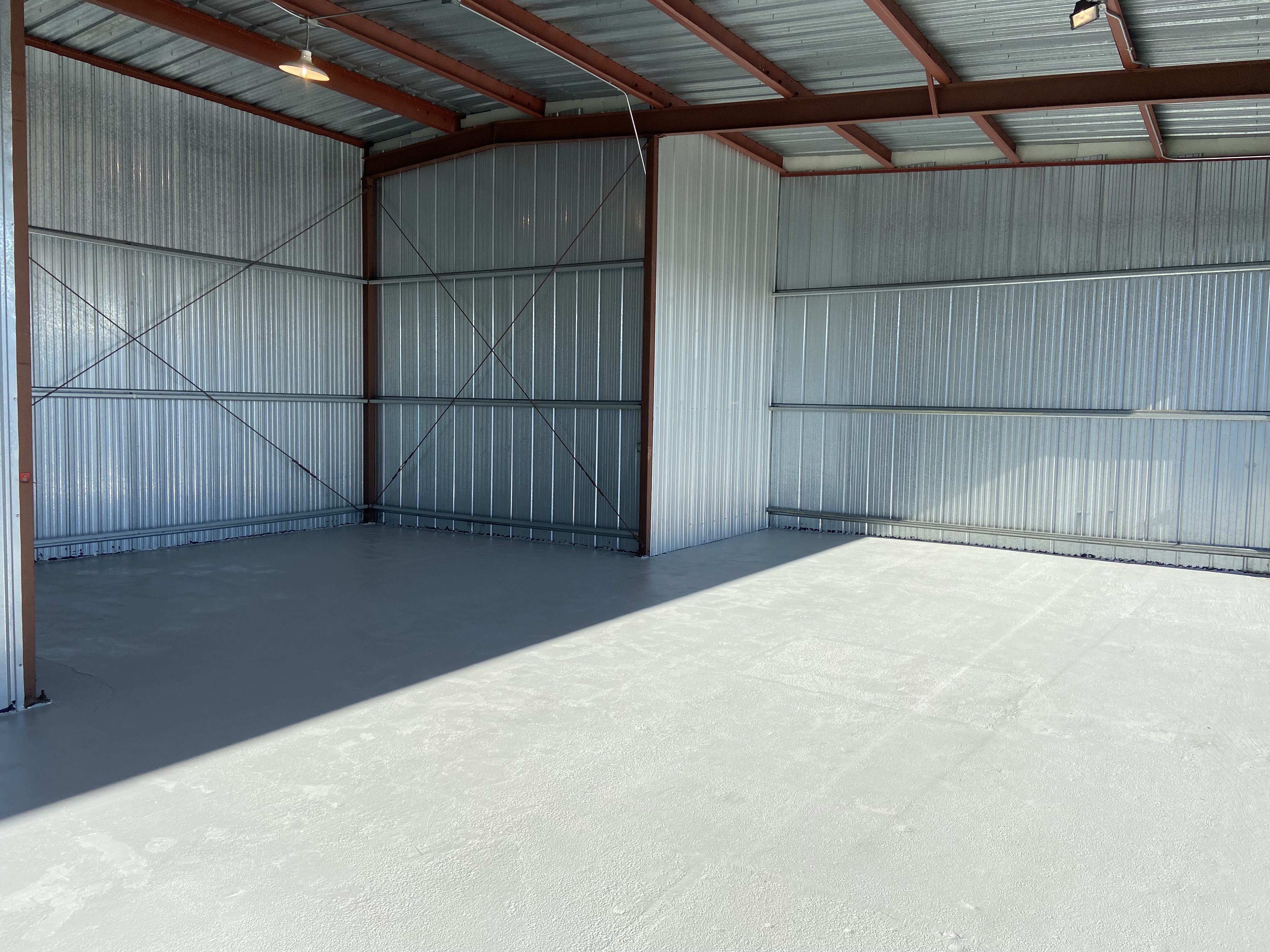 Hanger_1.jpg